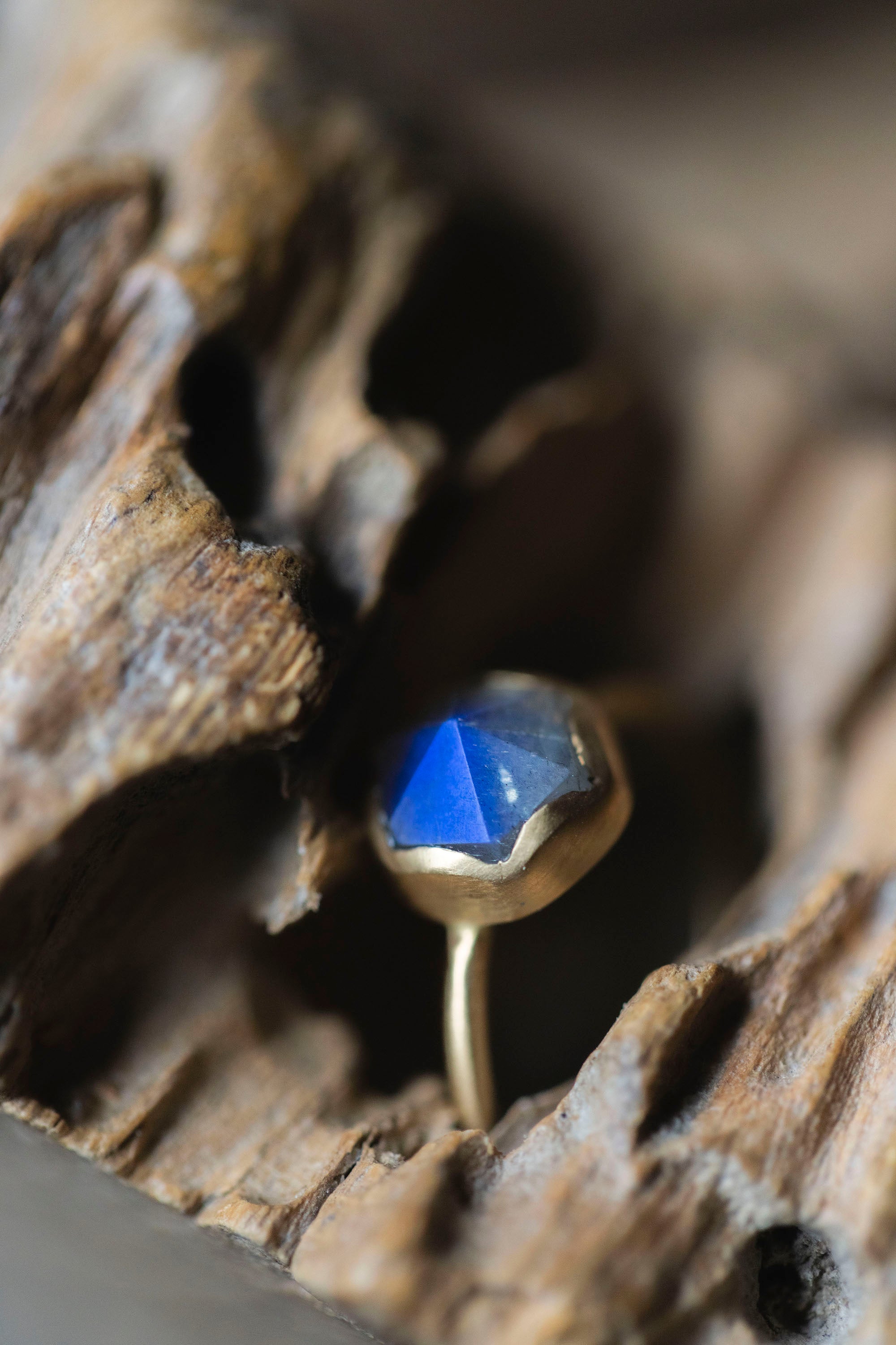 18K hexagon ring 1mm (labradorite)