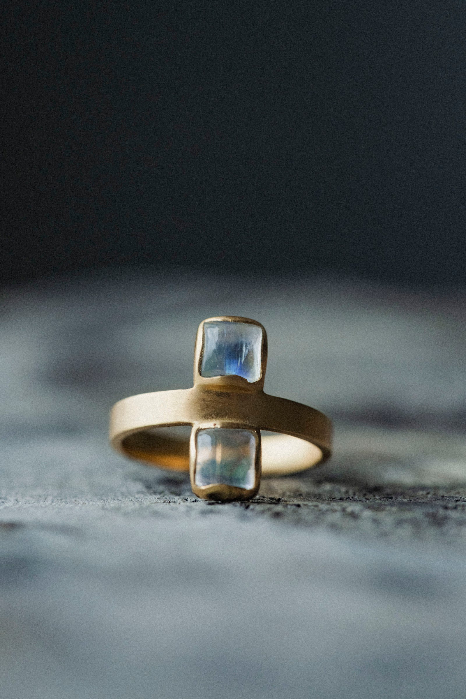 18K flat band ring ( rainbowmoonstone)