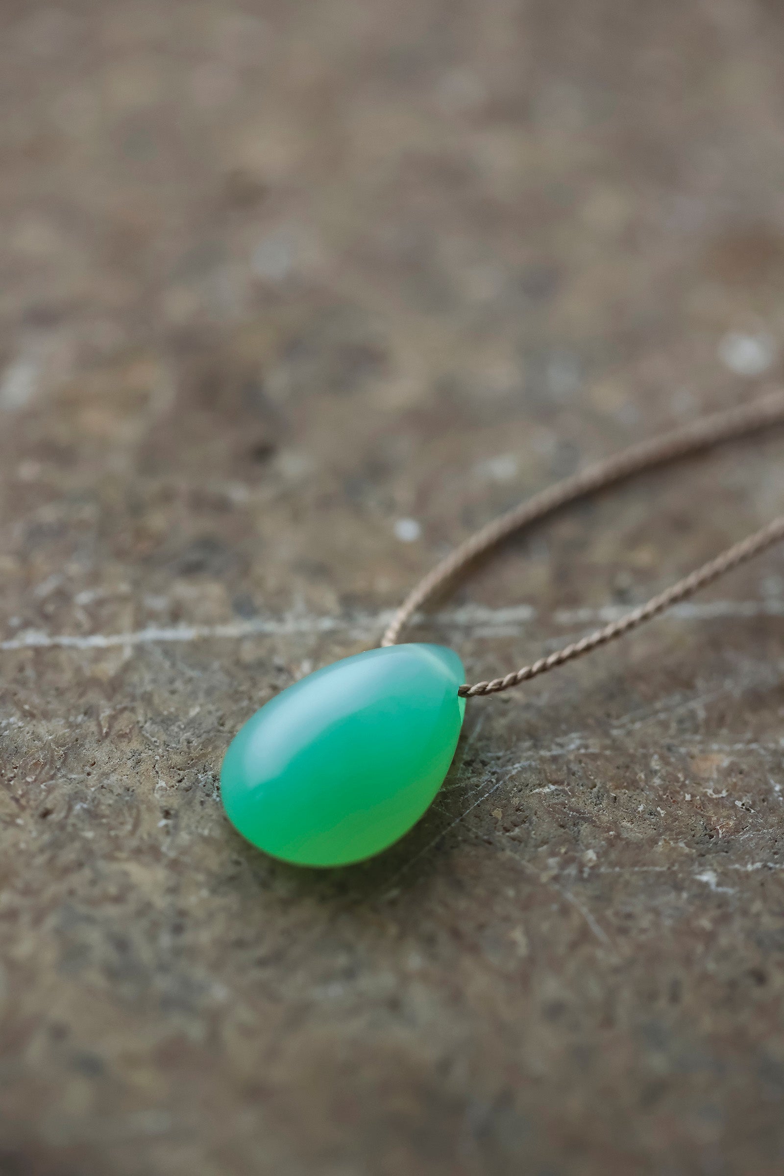 silk cord necklace (Chrysoprase)