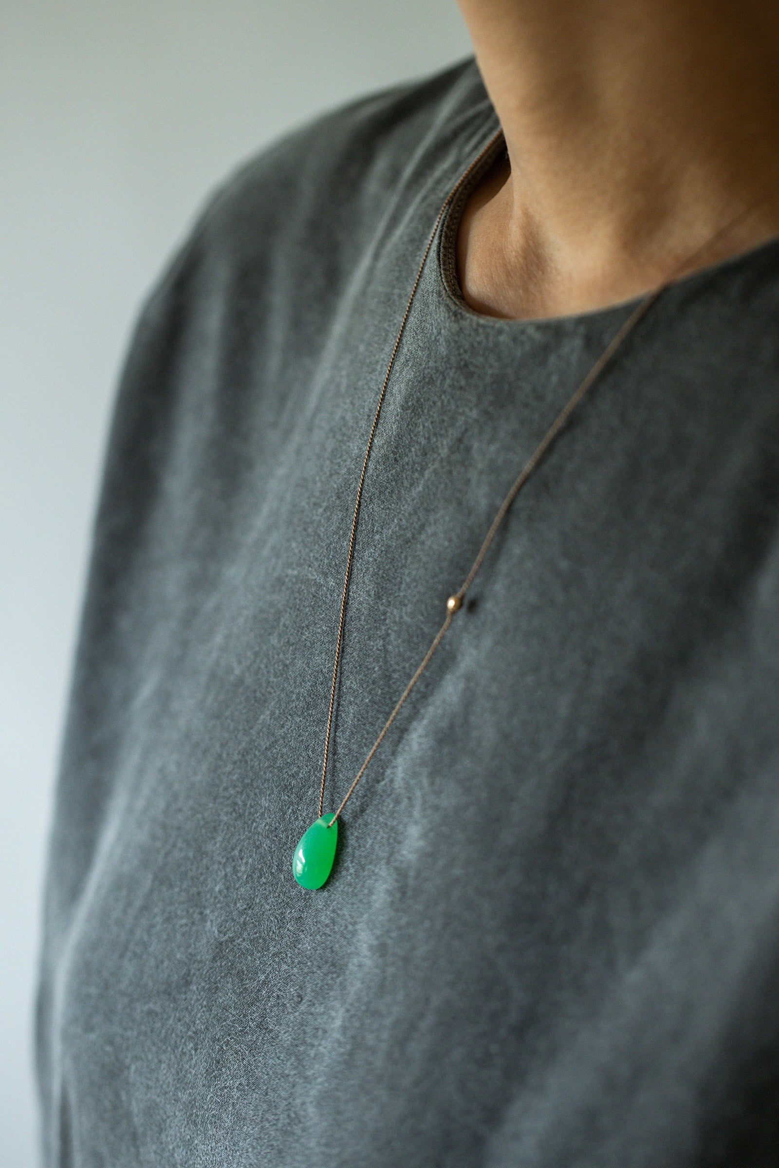 silk cord necklace (Chrysoprase)