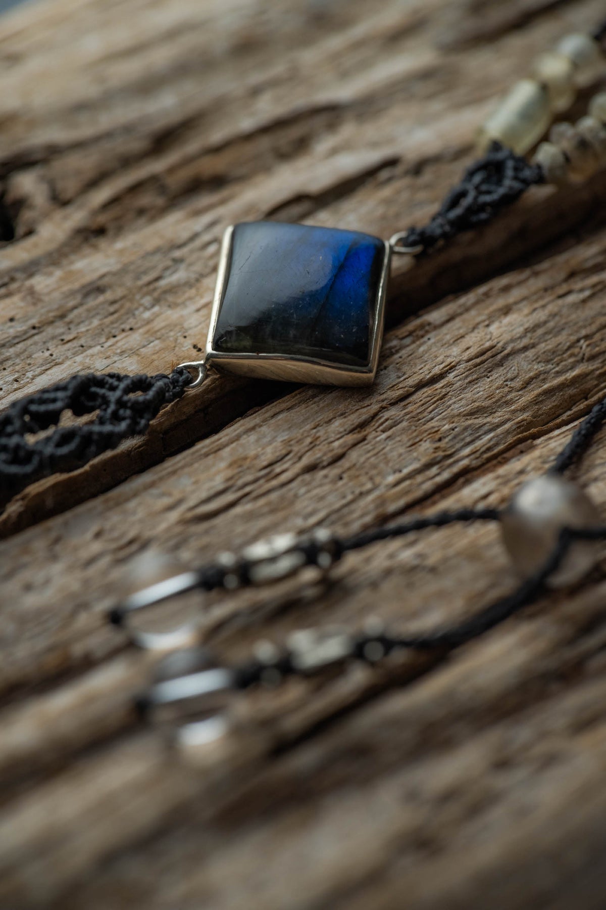macrame necklace ( silver top labradorite) + ( quartz )