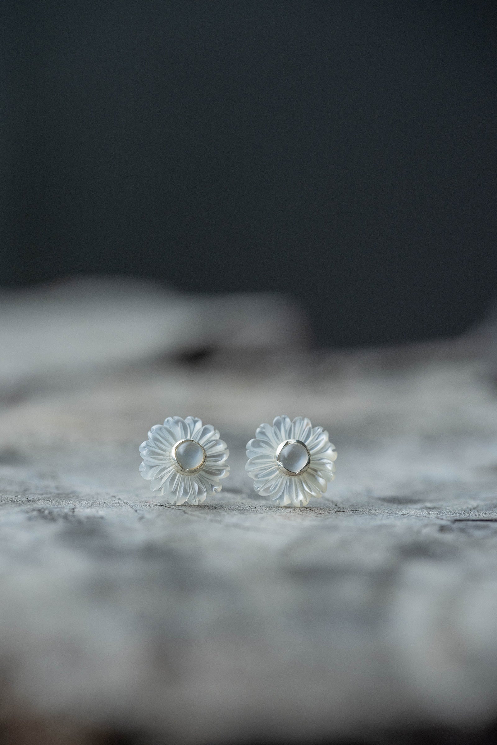silver earrings pair moonstone +  daisy flower pearl  small