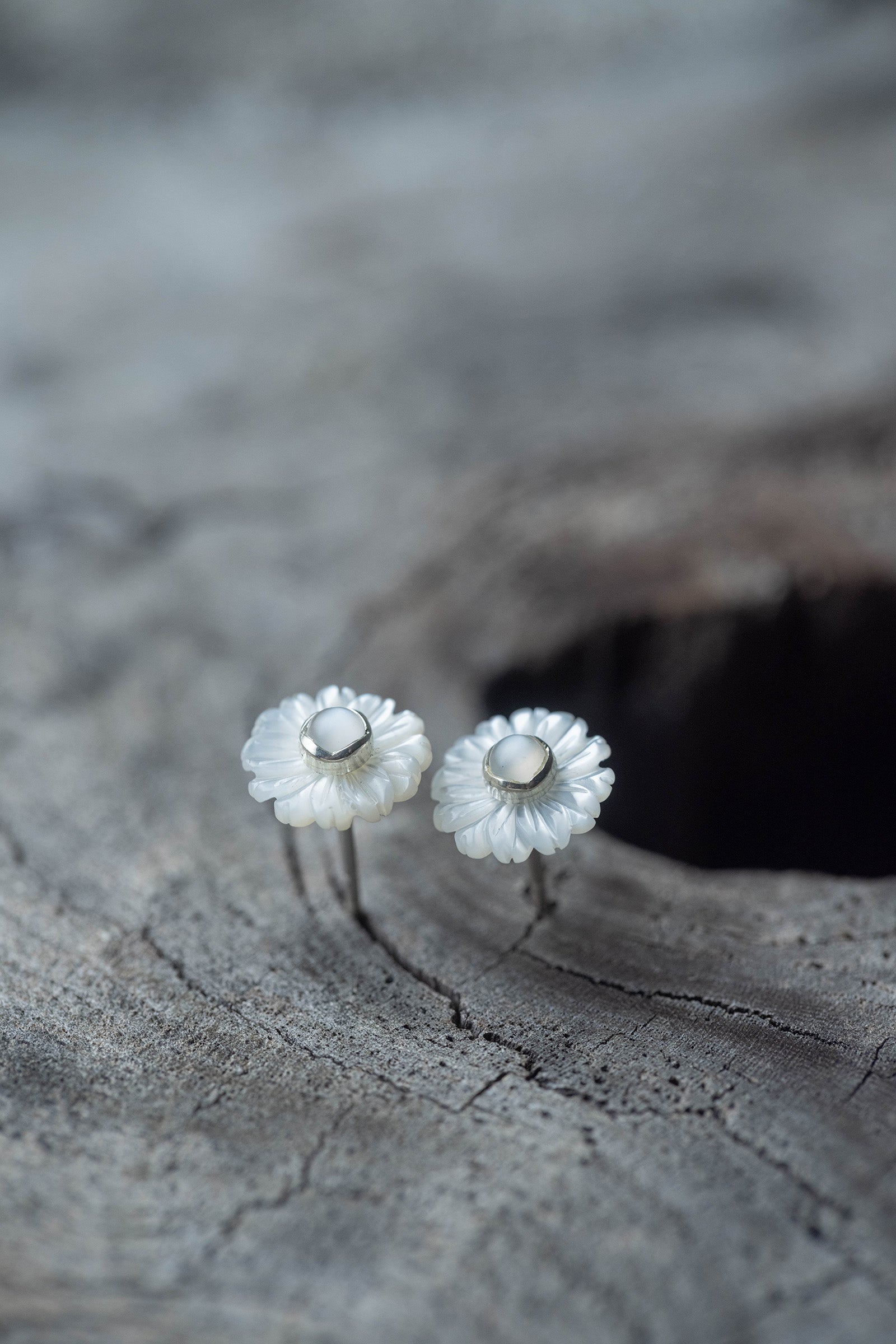 silver earrings pair moonstone +  daisy flower pearl  small