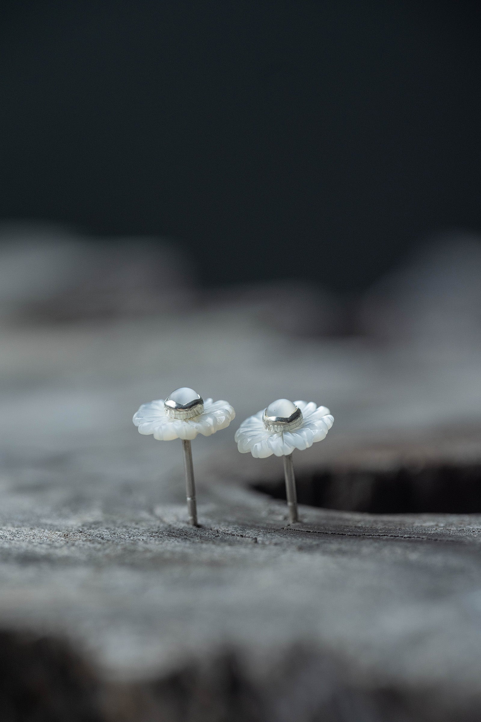 silver earrings pair moonstone +  daisy flower pearl  small