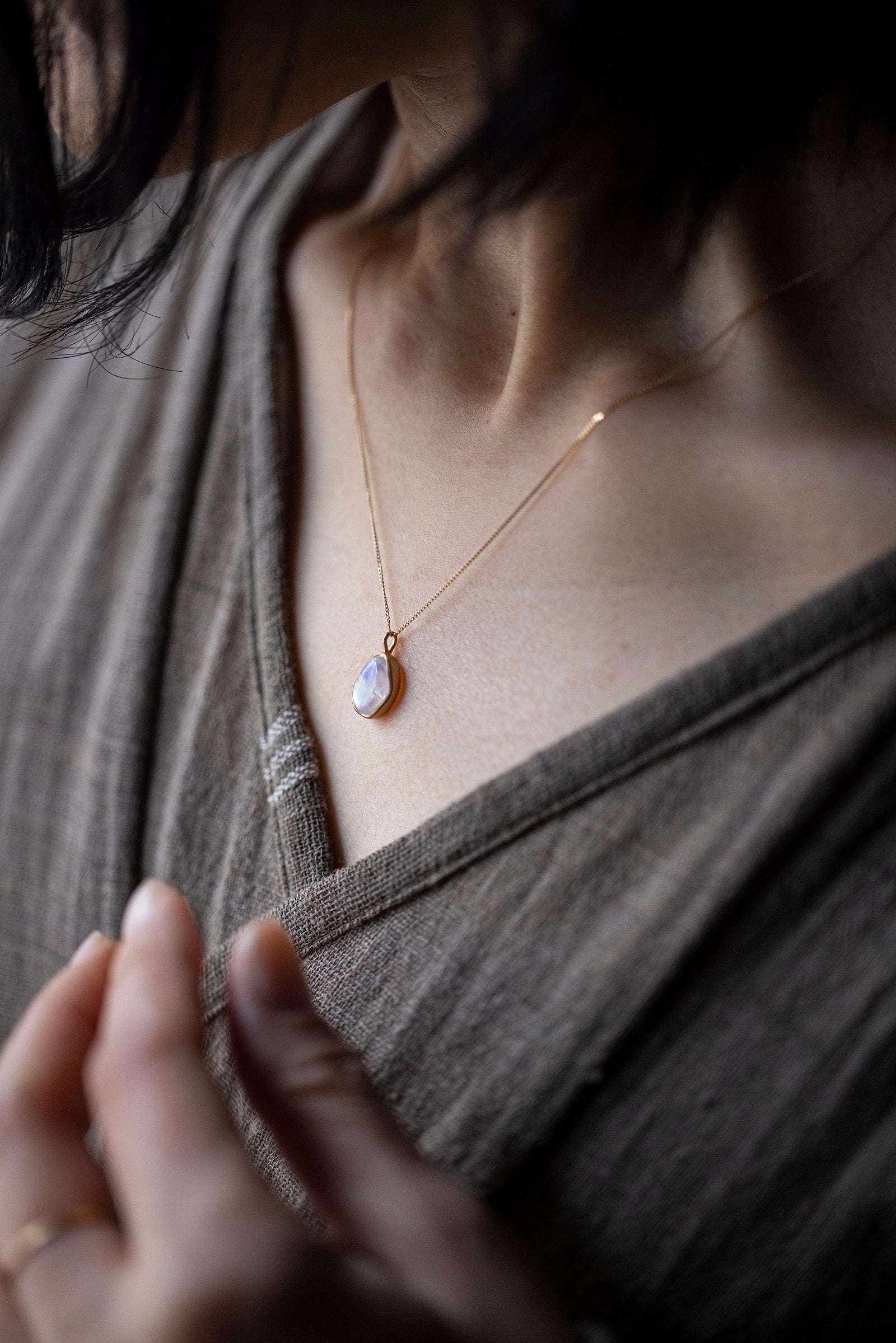18K necklace ( 18K rainbowmoonstone)