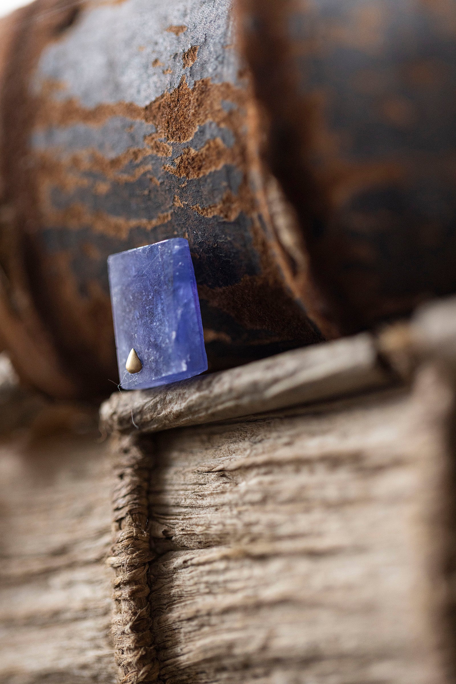 18K Iolite  rough stone earring (single)