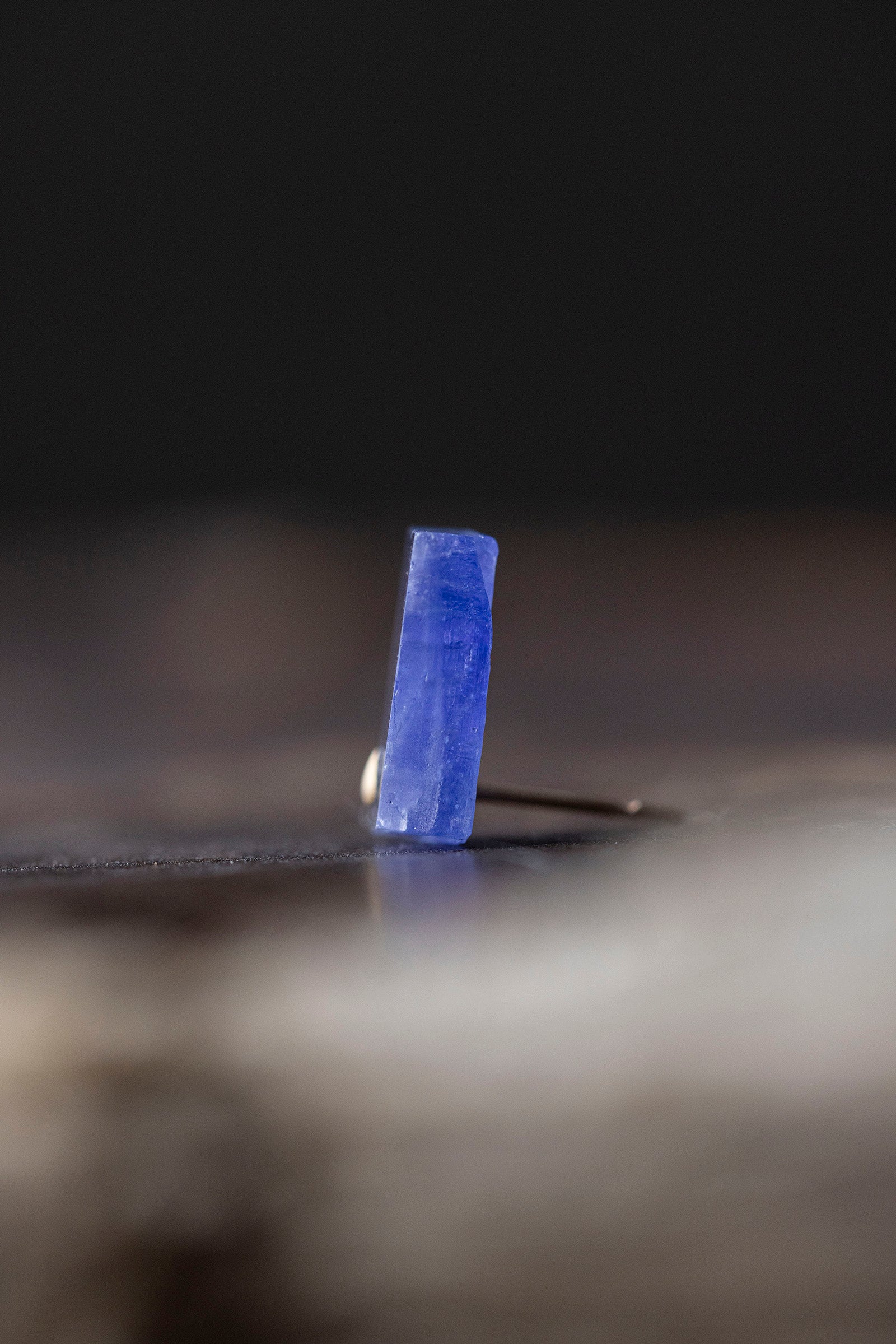 18K Iolite  rough stone earring (single)