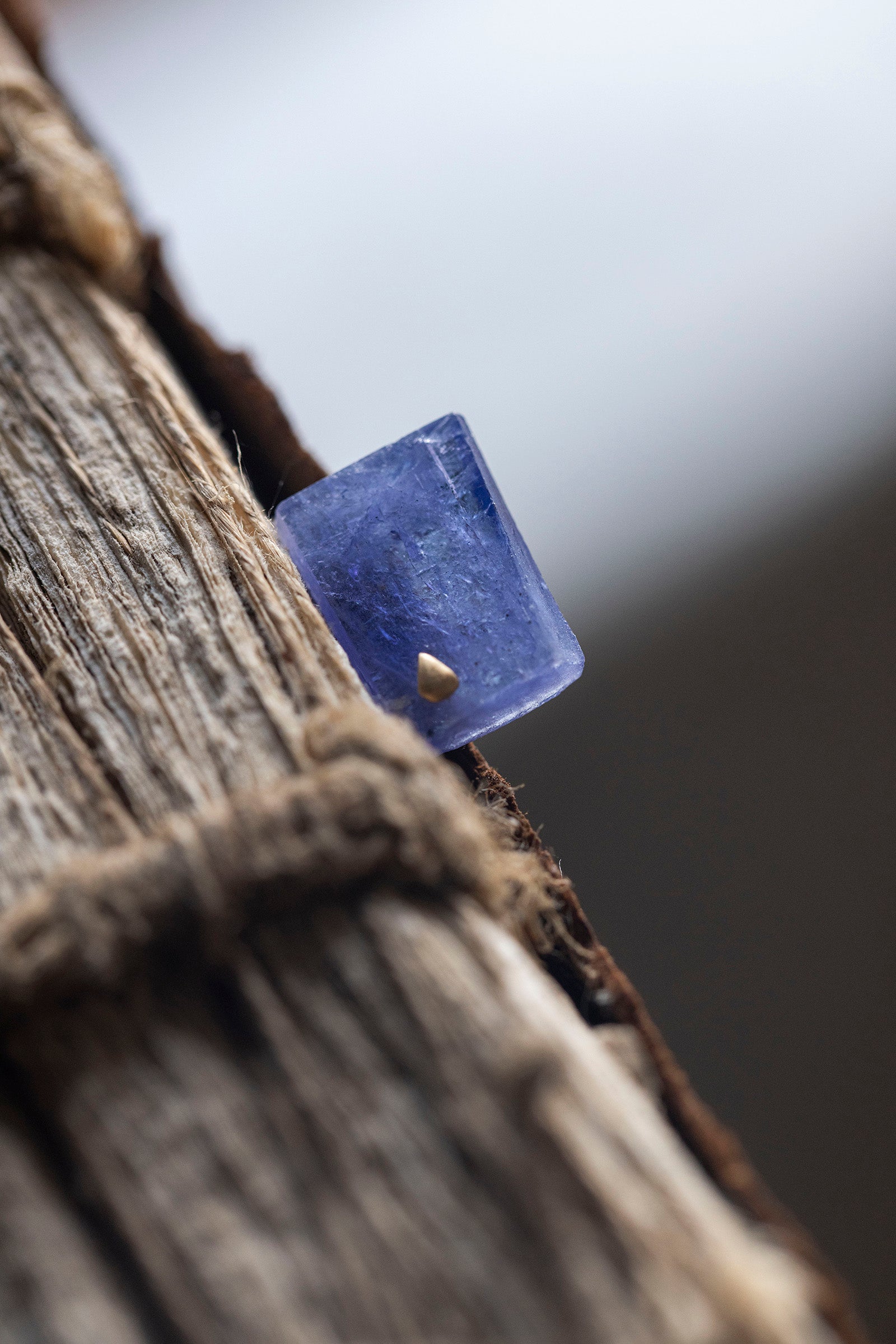 18K Iolite  rough stone earring (single)