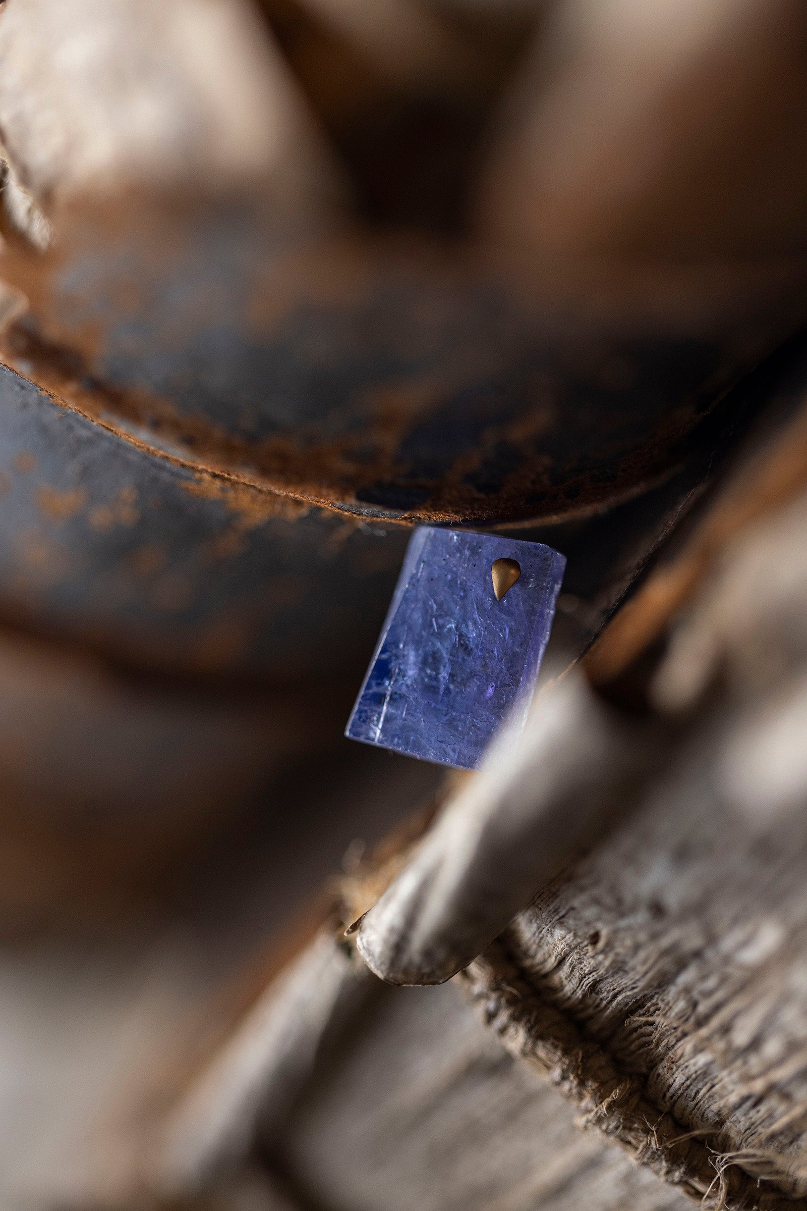 18K Iolite  rough stone earring (single)