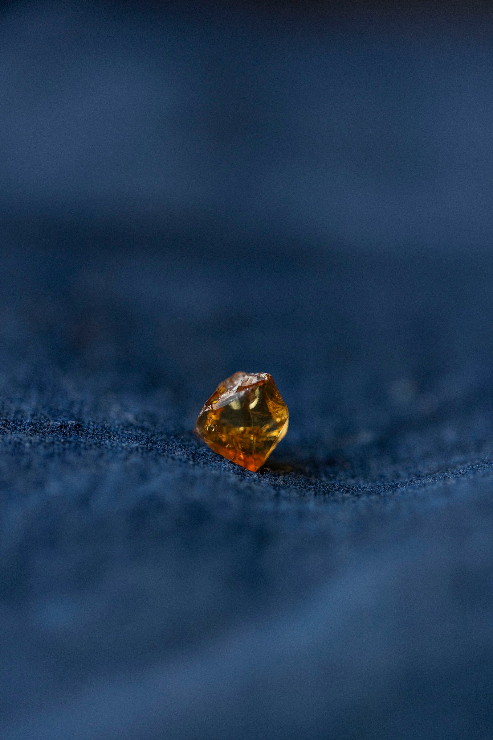 18K citrine  rough stone earring (single)