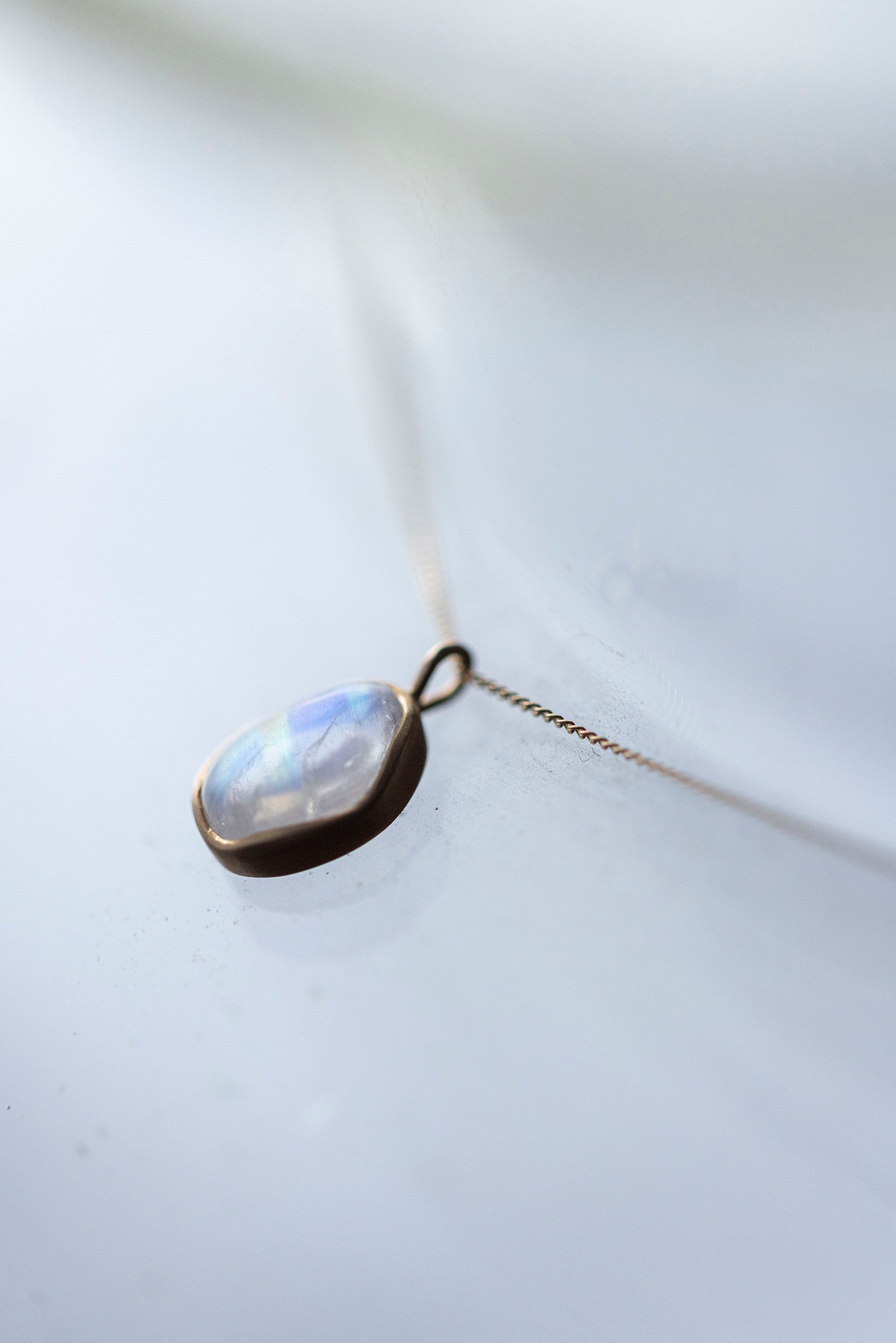 18K necklace ( 18K rainbowmoonstone)