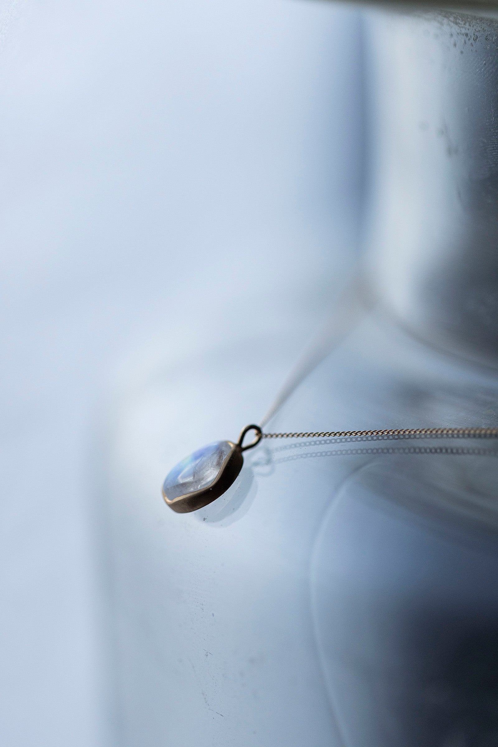 18K necklace ( 18K rainbowmoonstone)