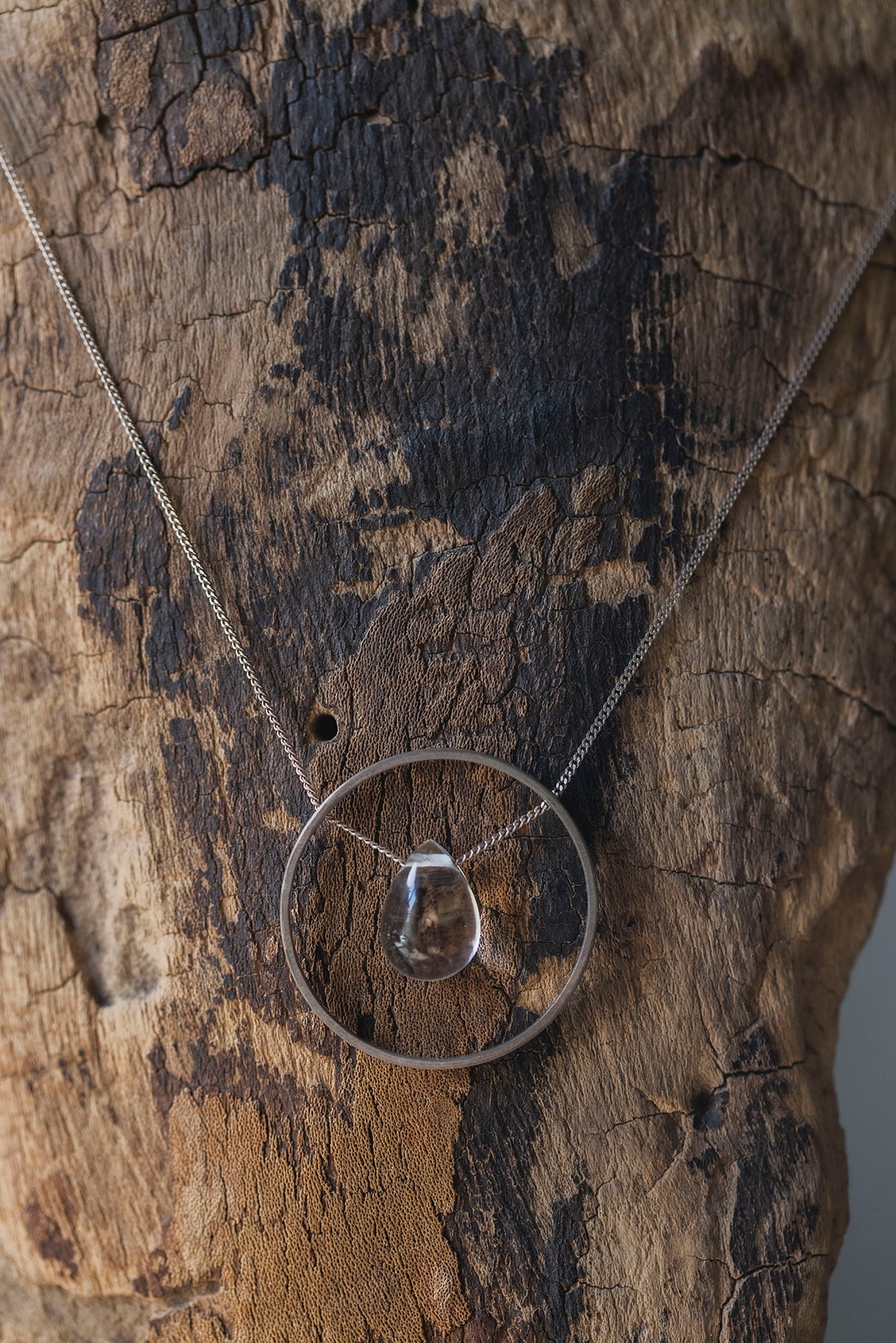silver necklace silver circle top ( quartz )