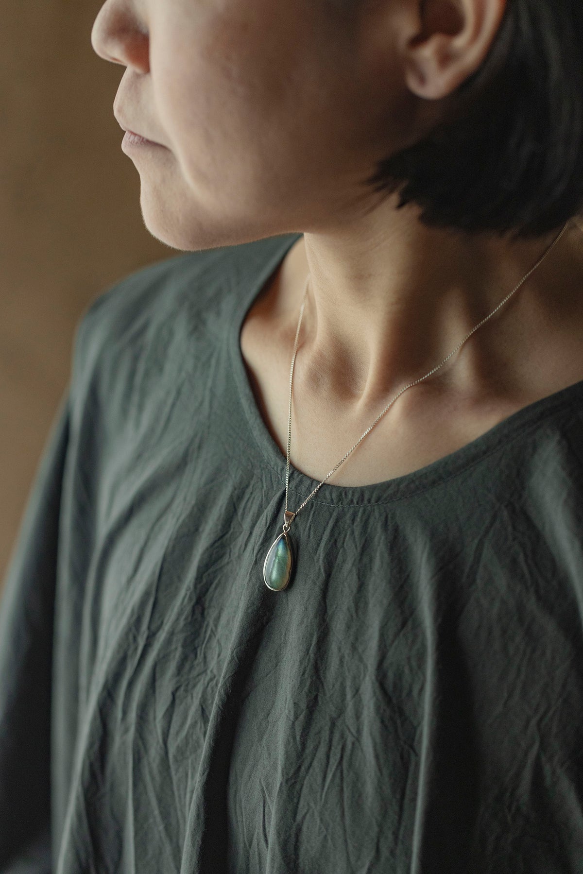 silver necklace  ( labradorite )