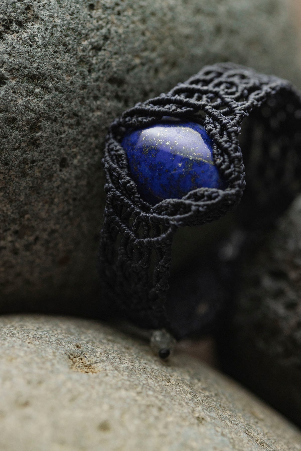 macrame bracelet  ( Lapis Lazuli )