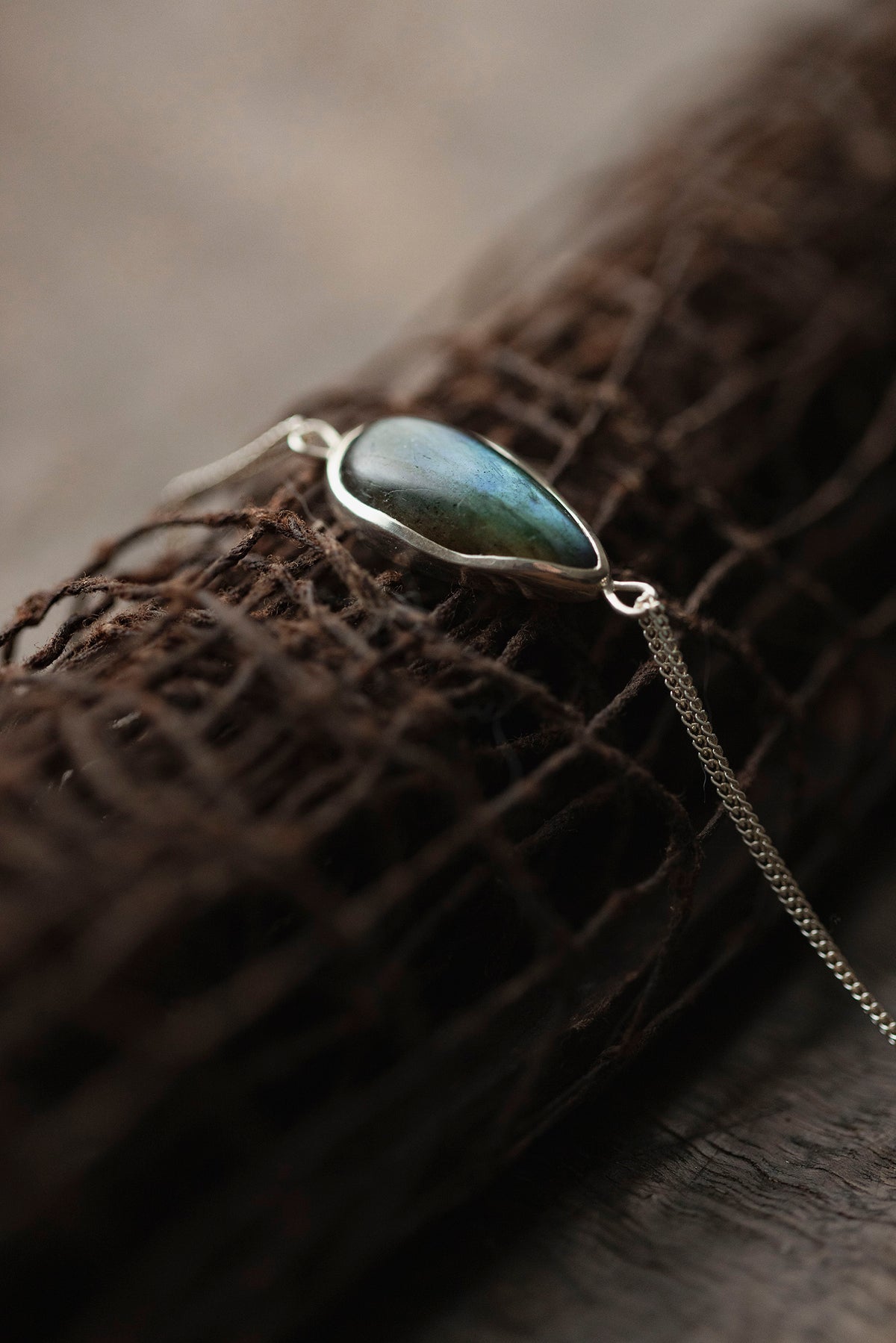 silver blacelet  ( labradorite )