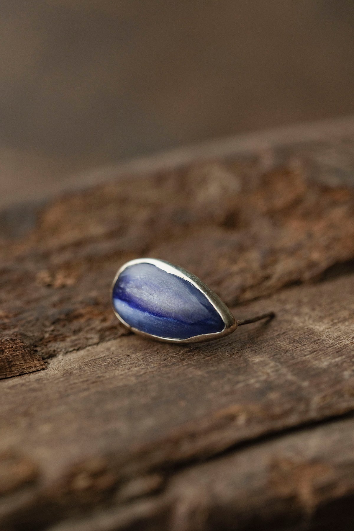 silver stud earrings single ( kyanite )