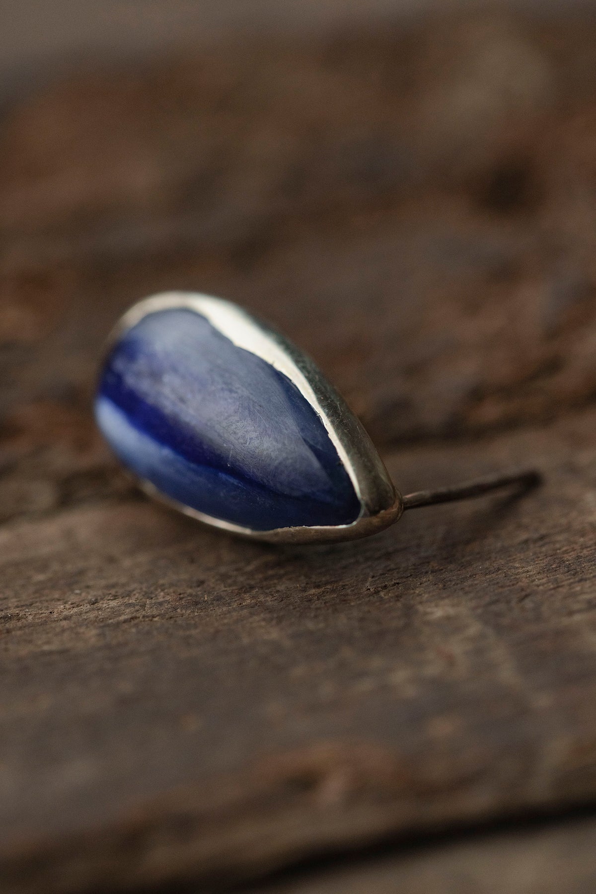 silver stud earrings single ( kyanite )