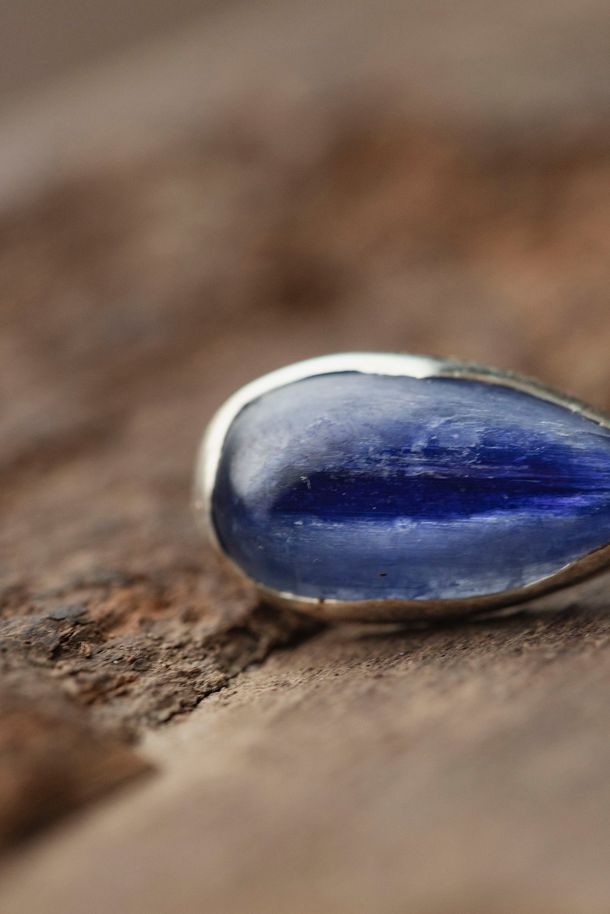 silver stud earrings single ( kyanite )