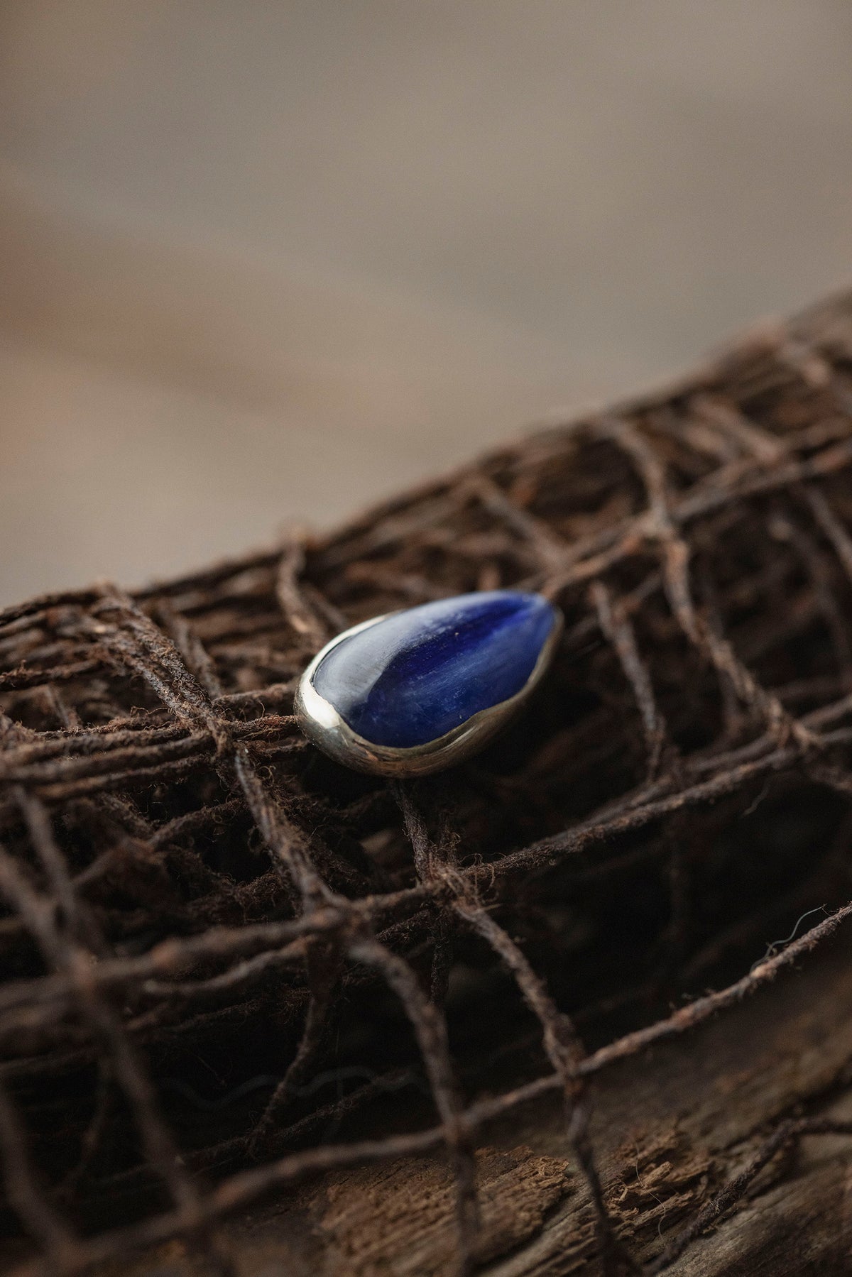 silver stud earrings single ( kyanite )
