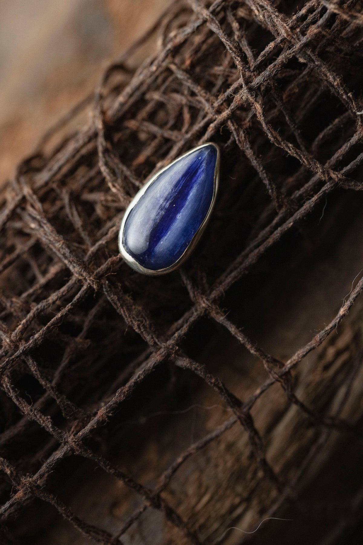 silver stud earrings single ( kyanite )