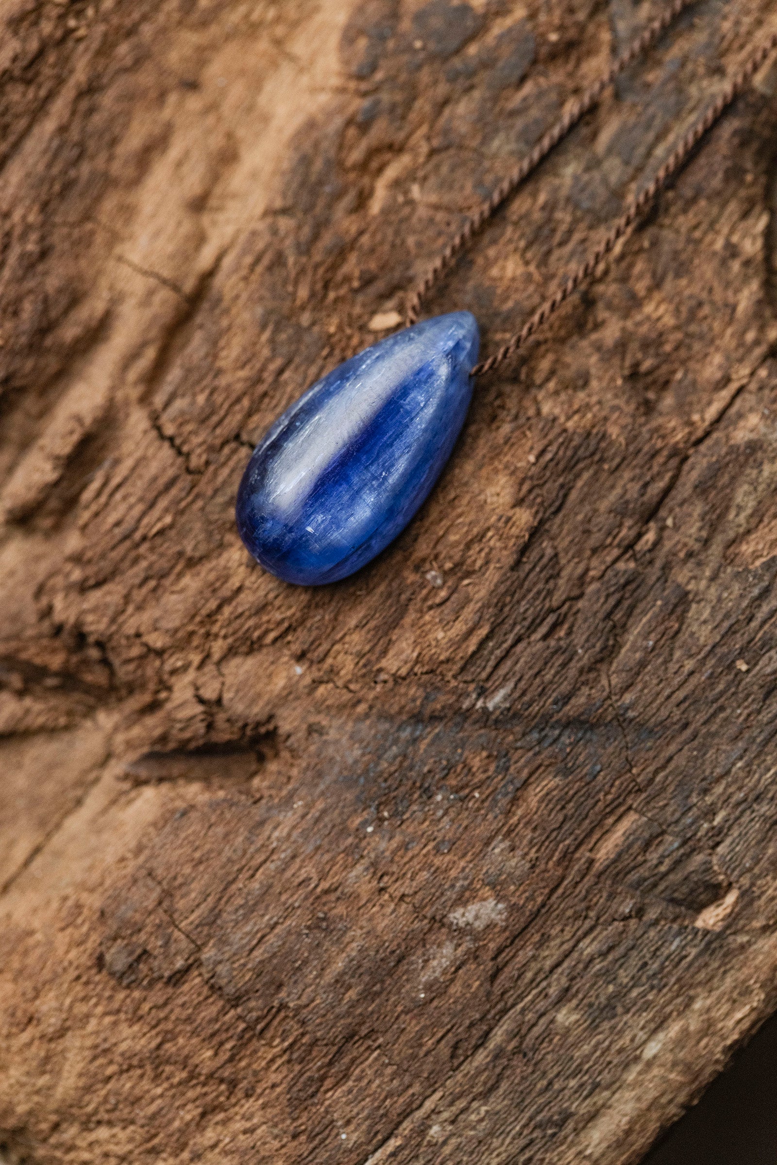 silk cord necklace - (kyanite)
