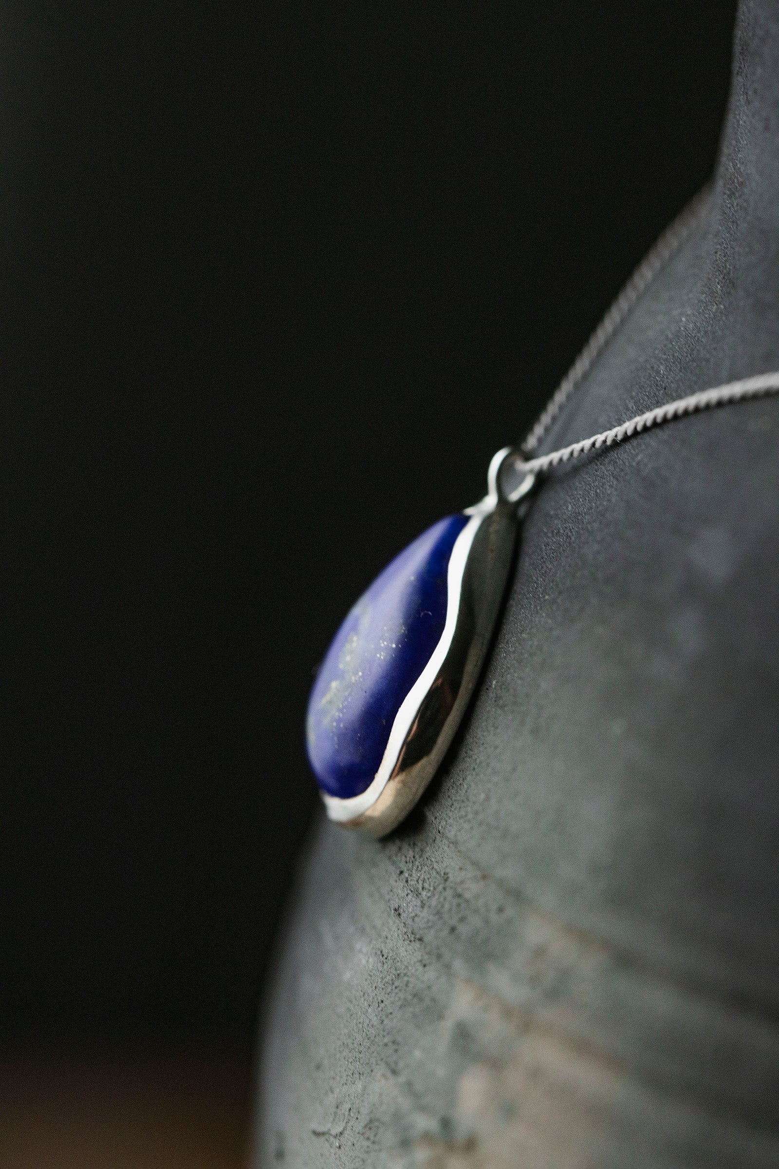 silk cord necklace silver top ( lapis lazuli )