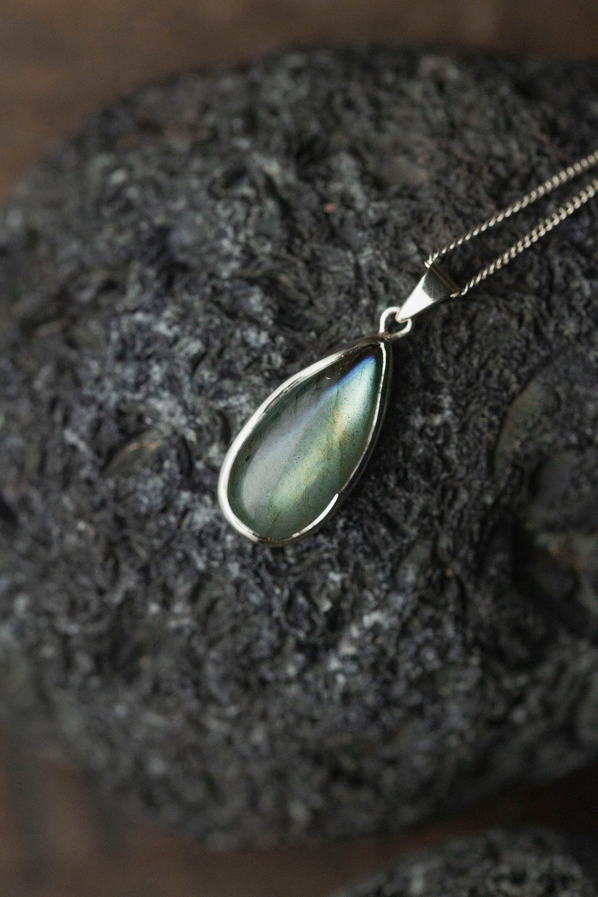 silver necklace  ( labradorite )