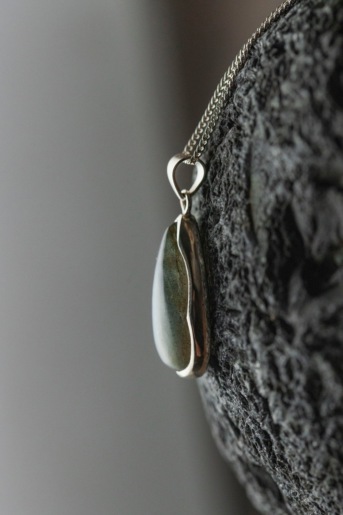 silver necklace  ( labradorite )