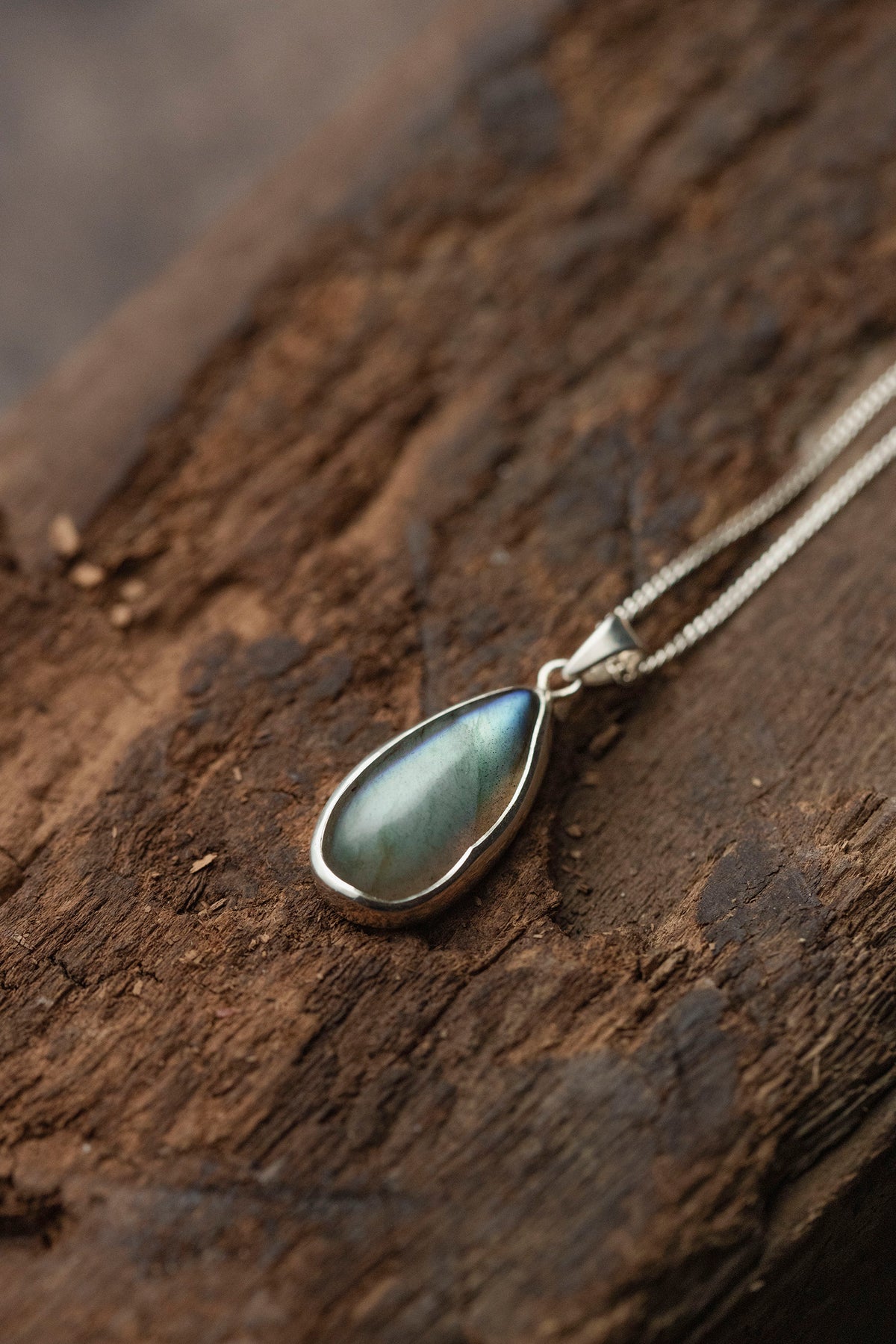 silver necklace  ( labradorite )