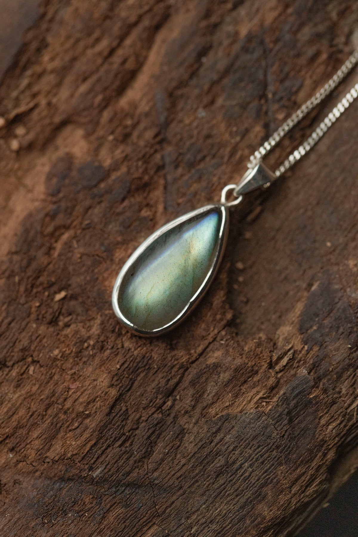silver necklace  ( labradorite )