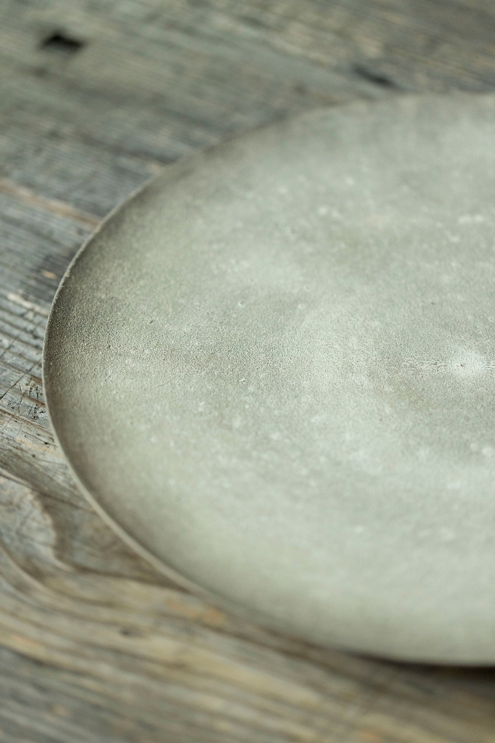 督田昌巳  平皿 556