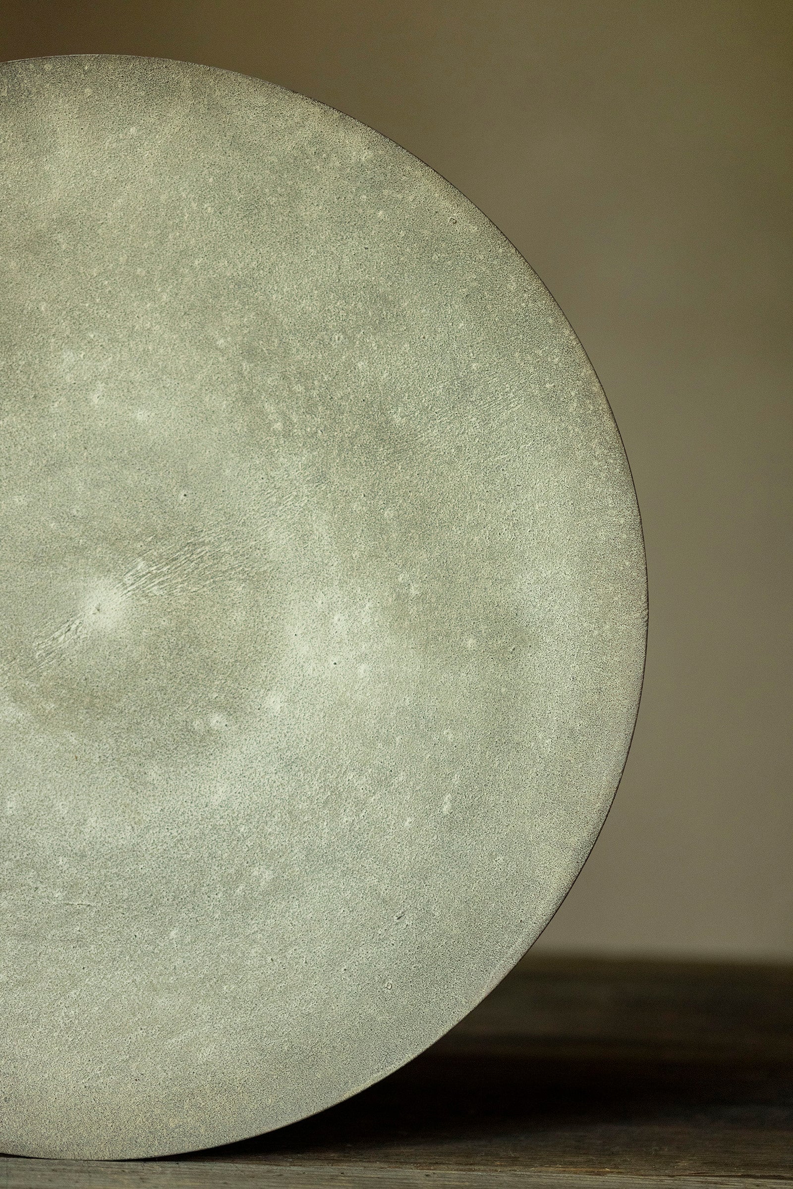 督田昌巳  平皿 556