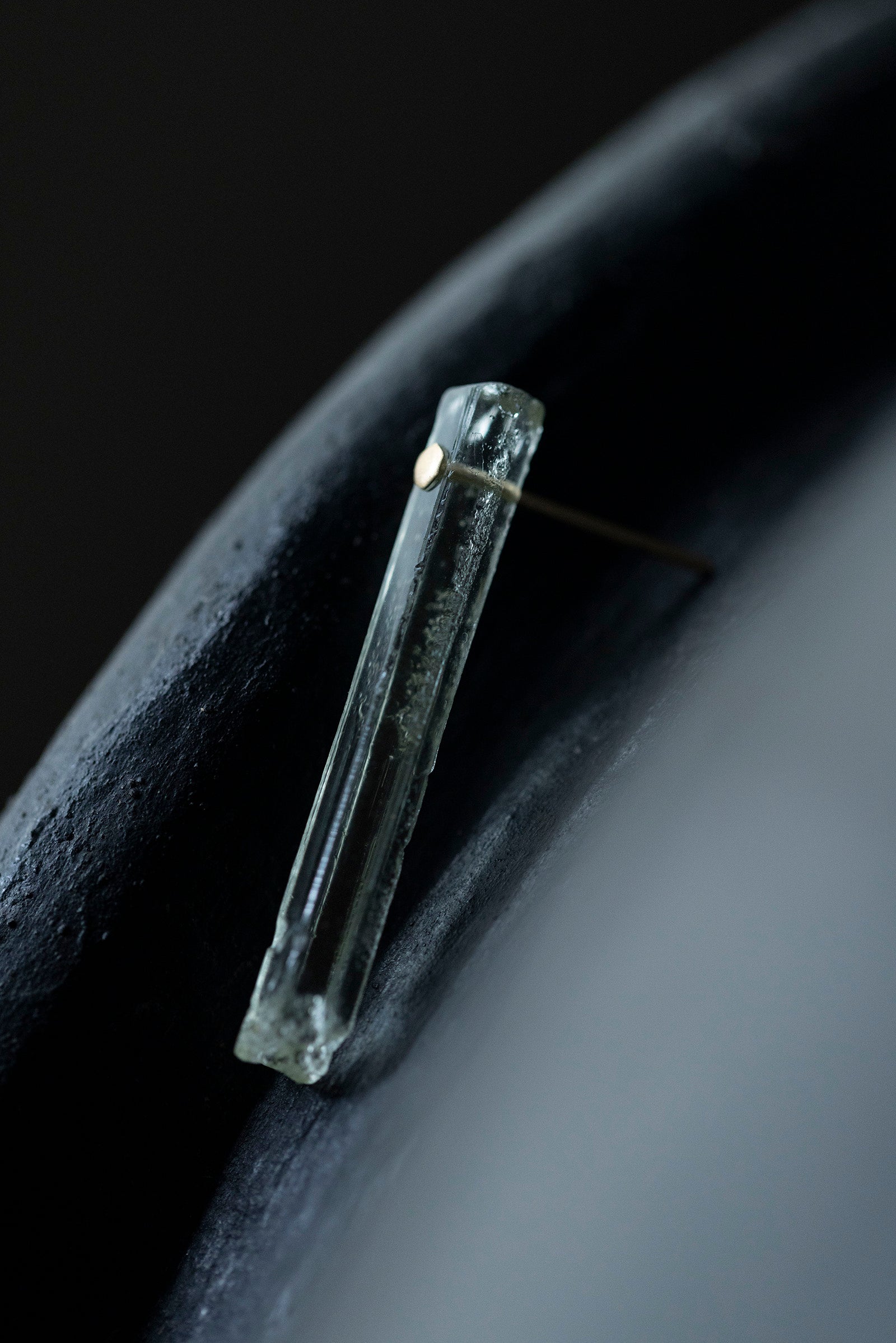 18K aquamarine rough stone earring (single)