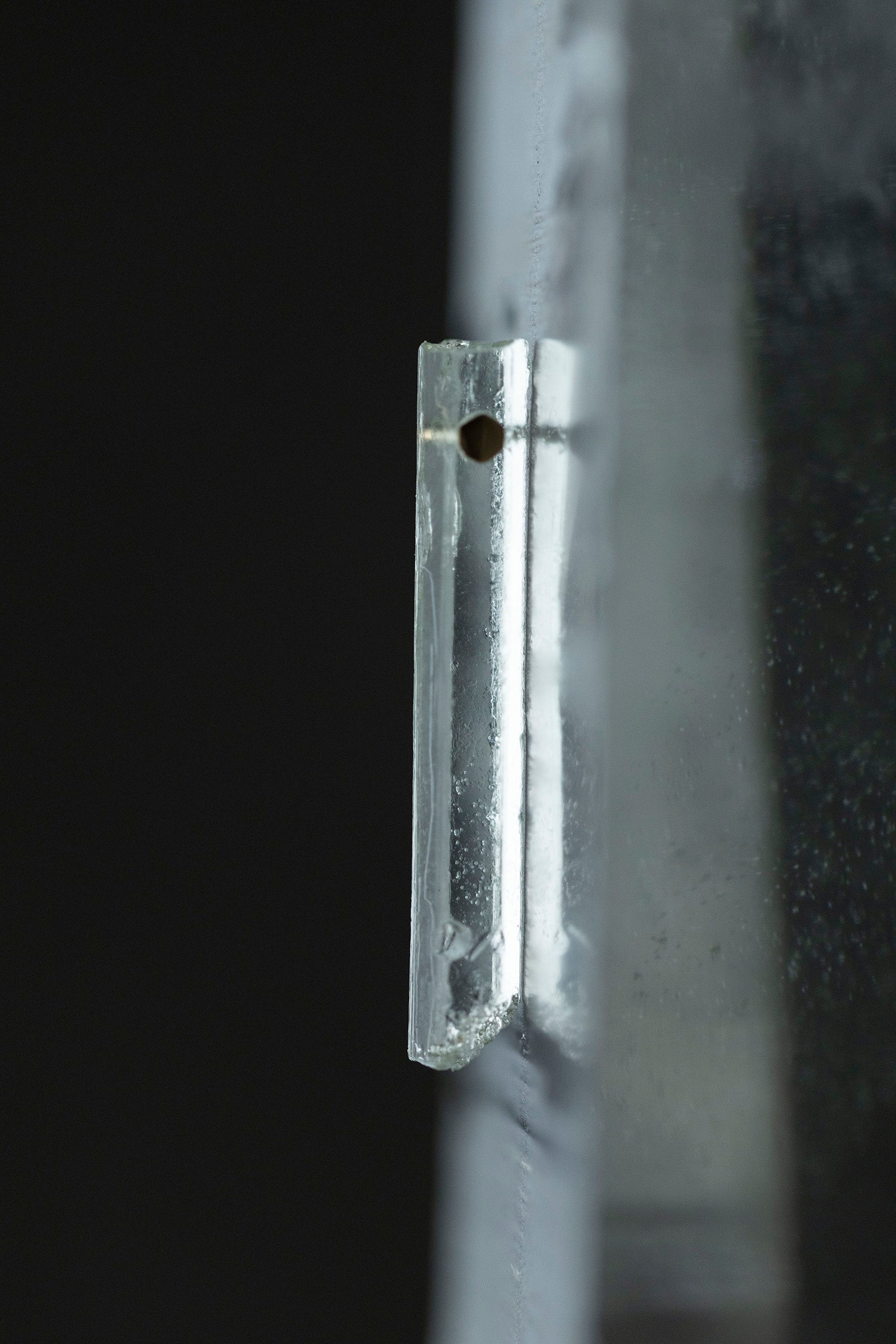 18K aquamarine rough stone earring (single)