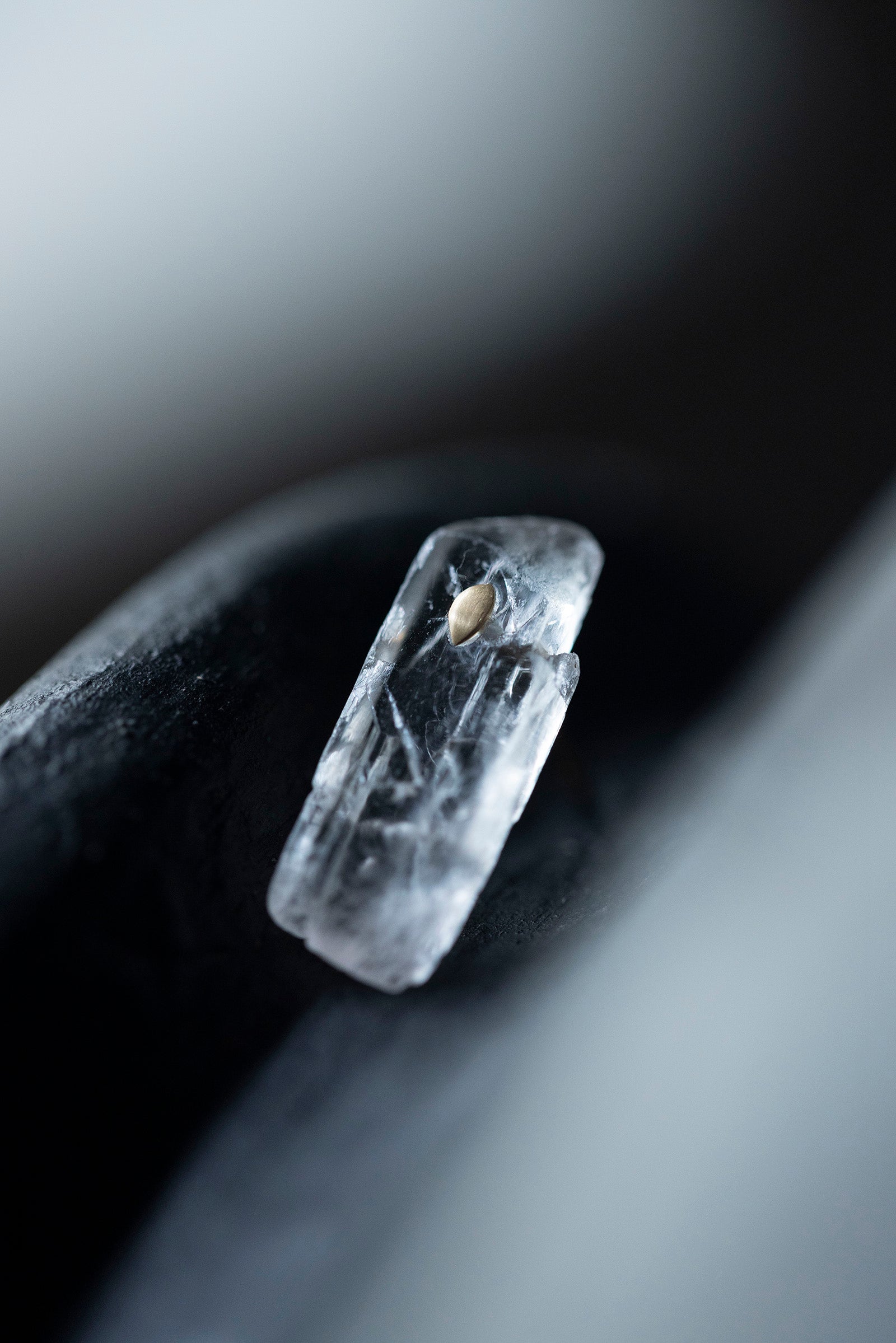 18K  kunzite  rough stone earring (single)