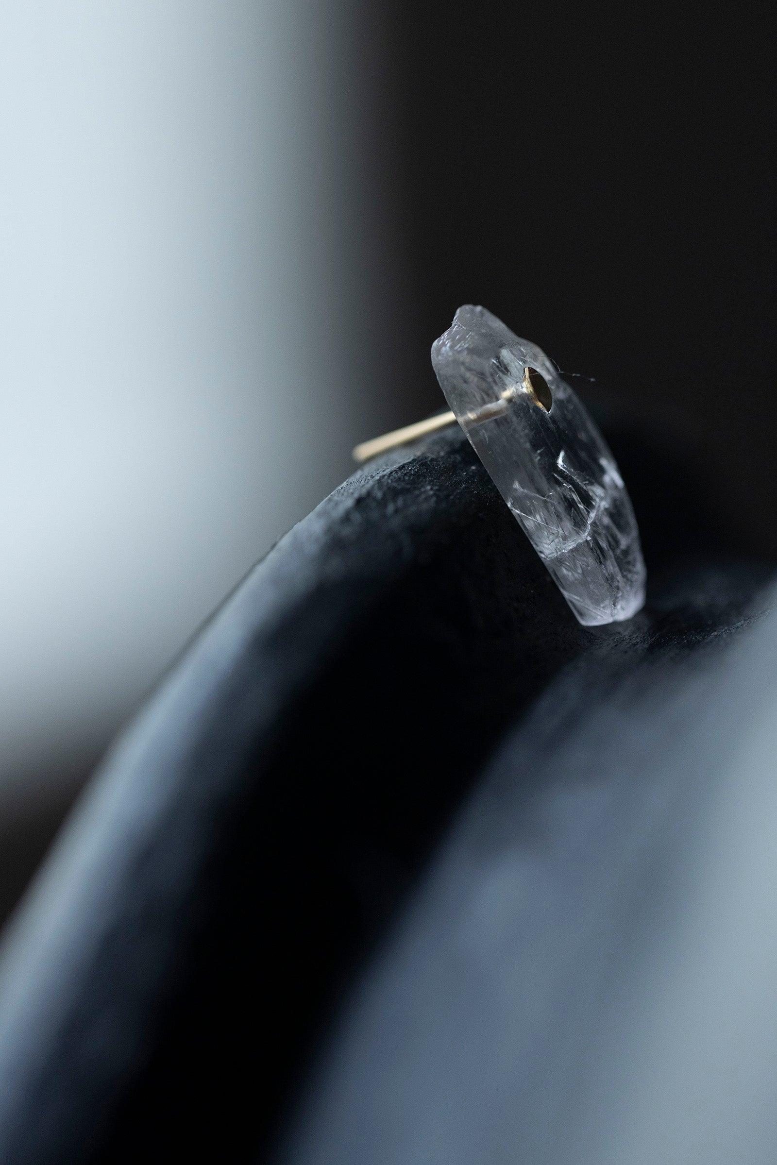 18K  kunzite  rough stone earring (single)