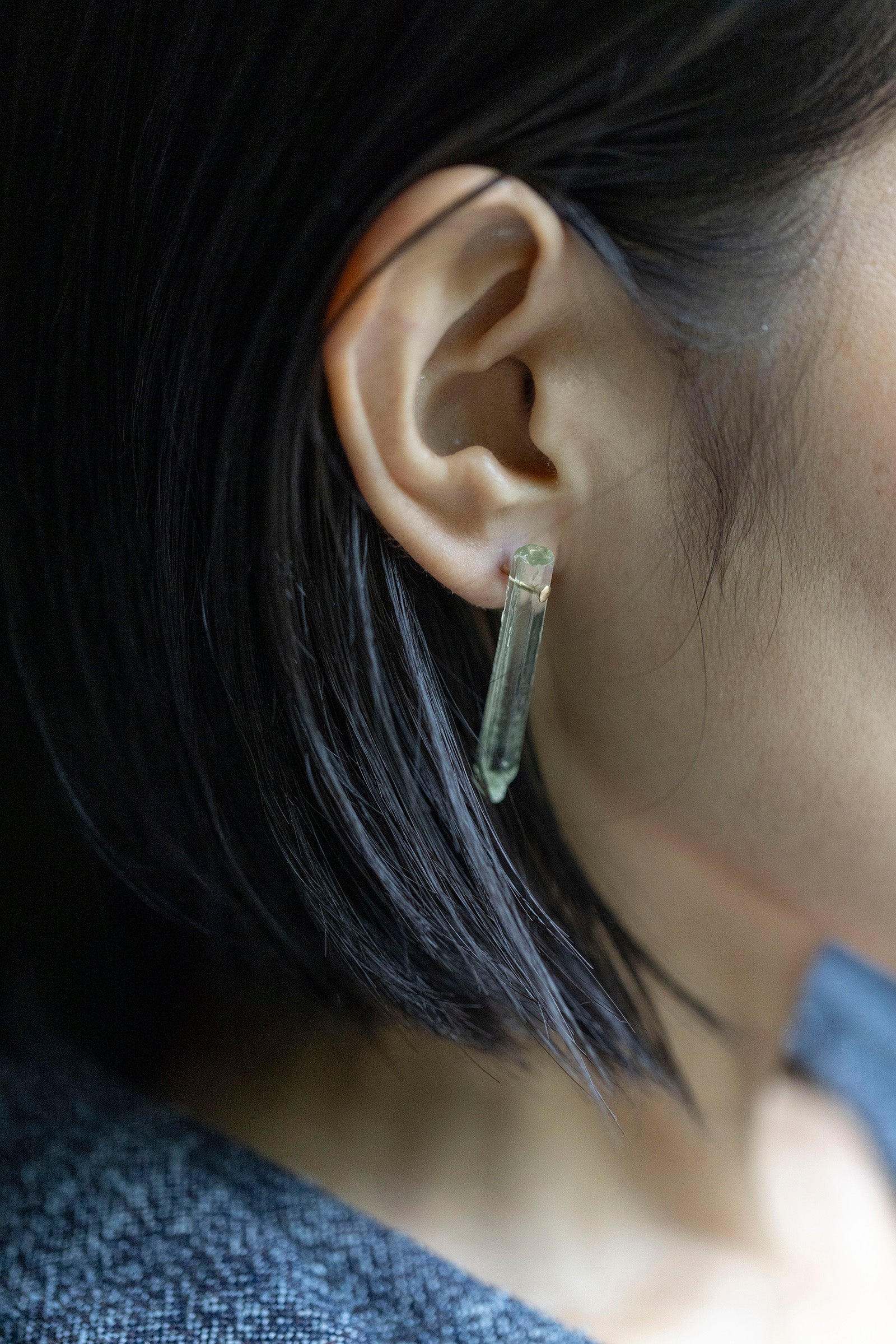 18K aquamarine rough stone earring (single)