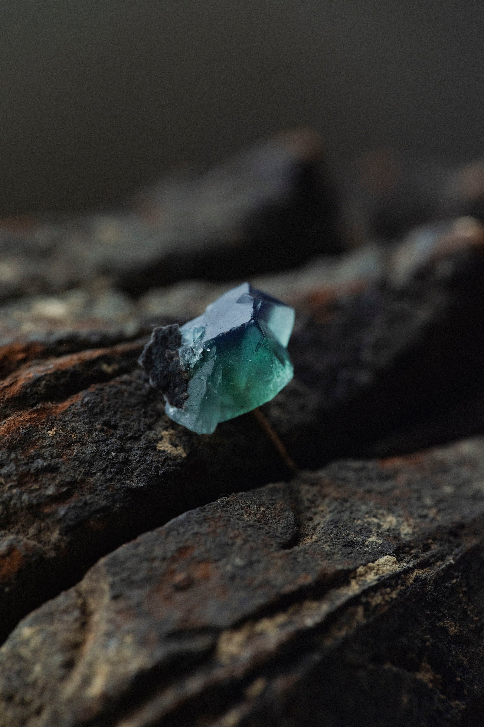 18K  fluorite  rough stone earring (single)-1