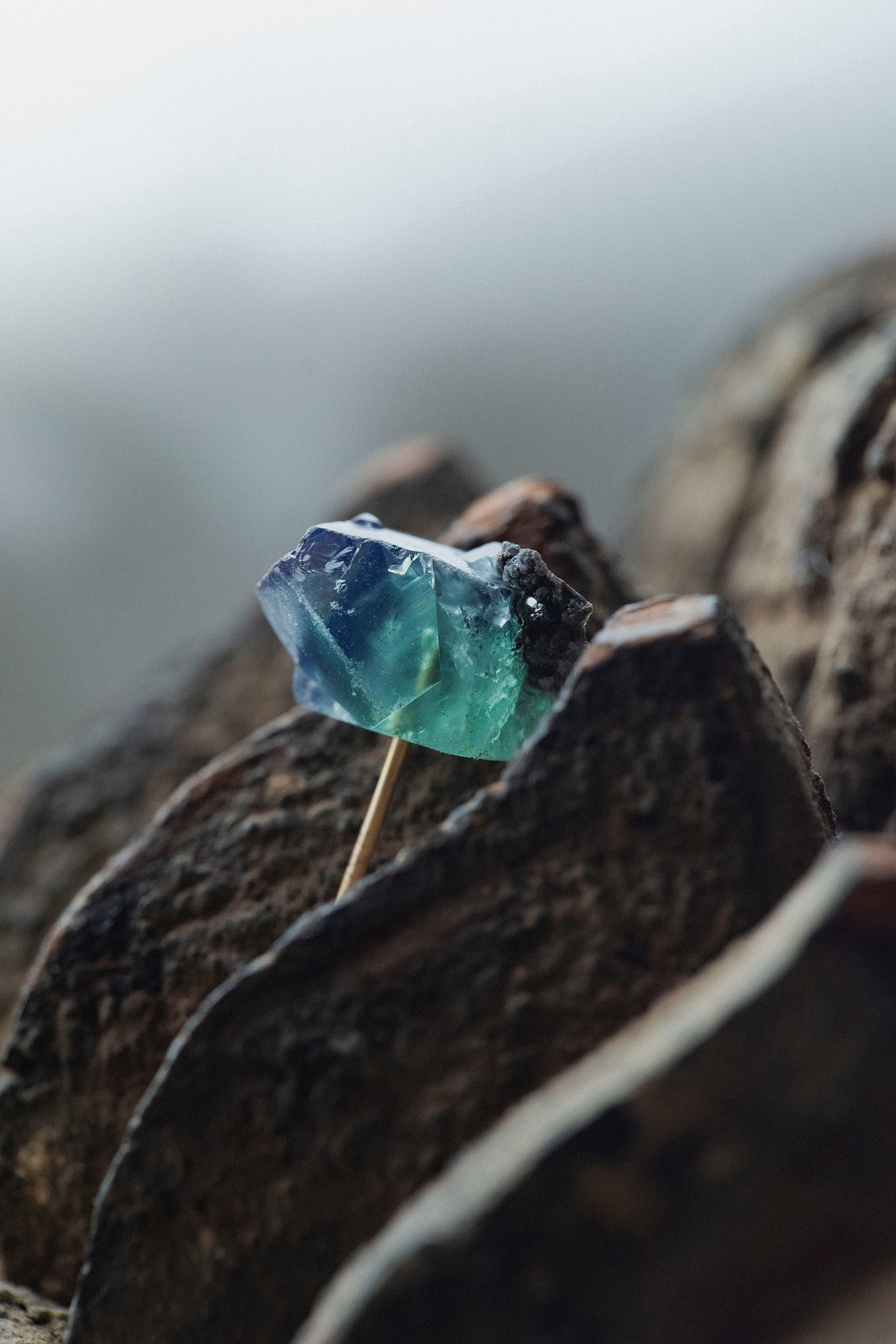 18K  fluorite  rough stone earring (single)-1