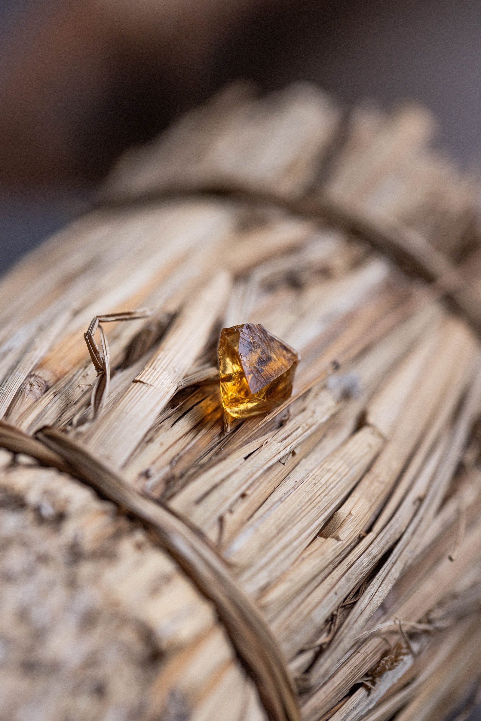 18K citrine  rough stone earring (single)