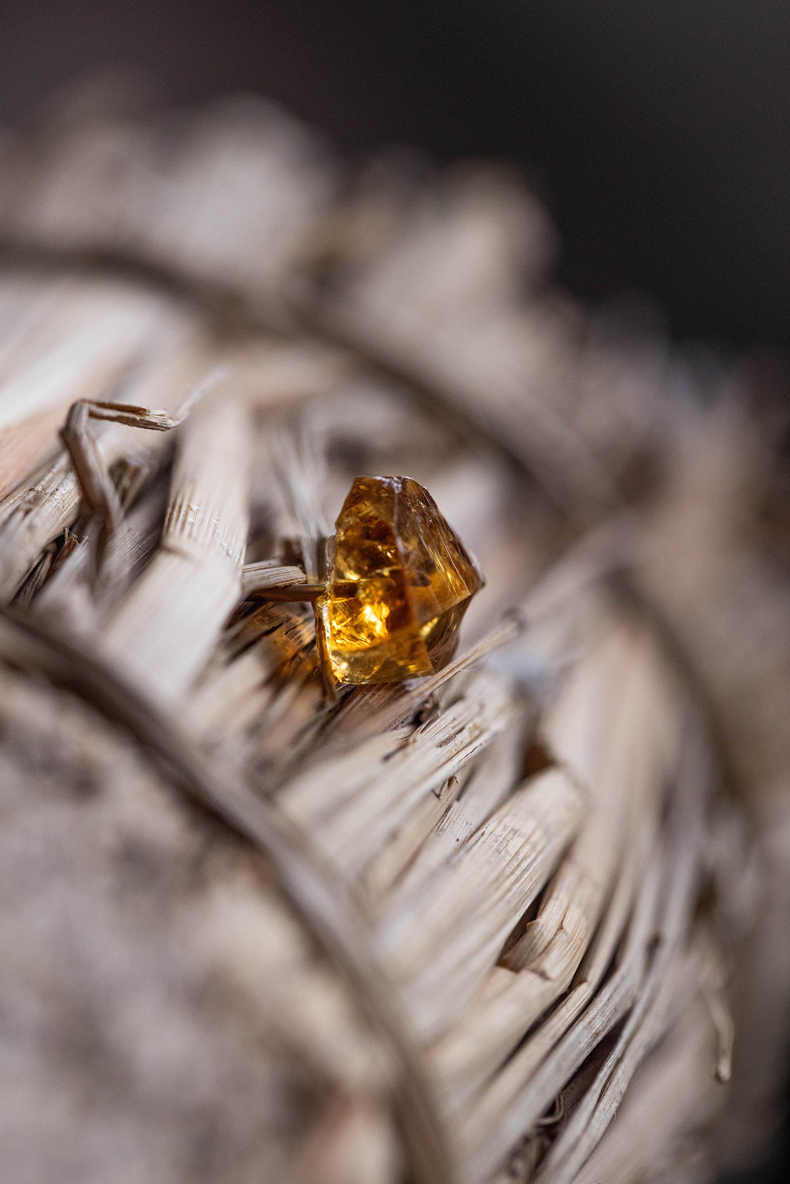 18K citrine  rough stone earring (single)