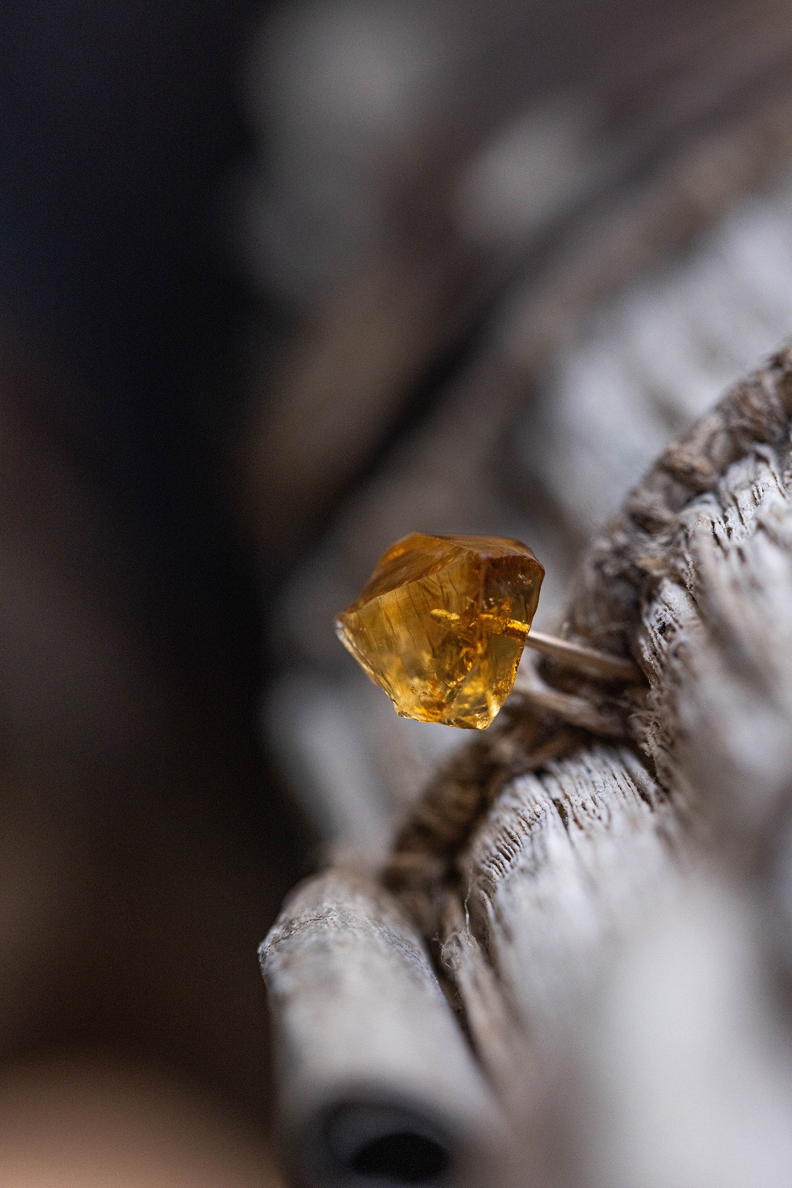18K citrine  rough stone earring (single)