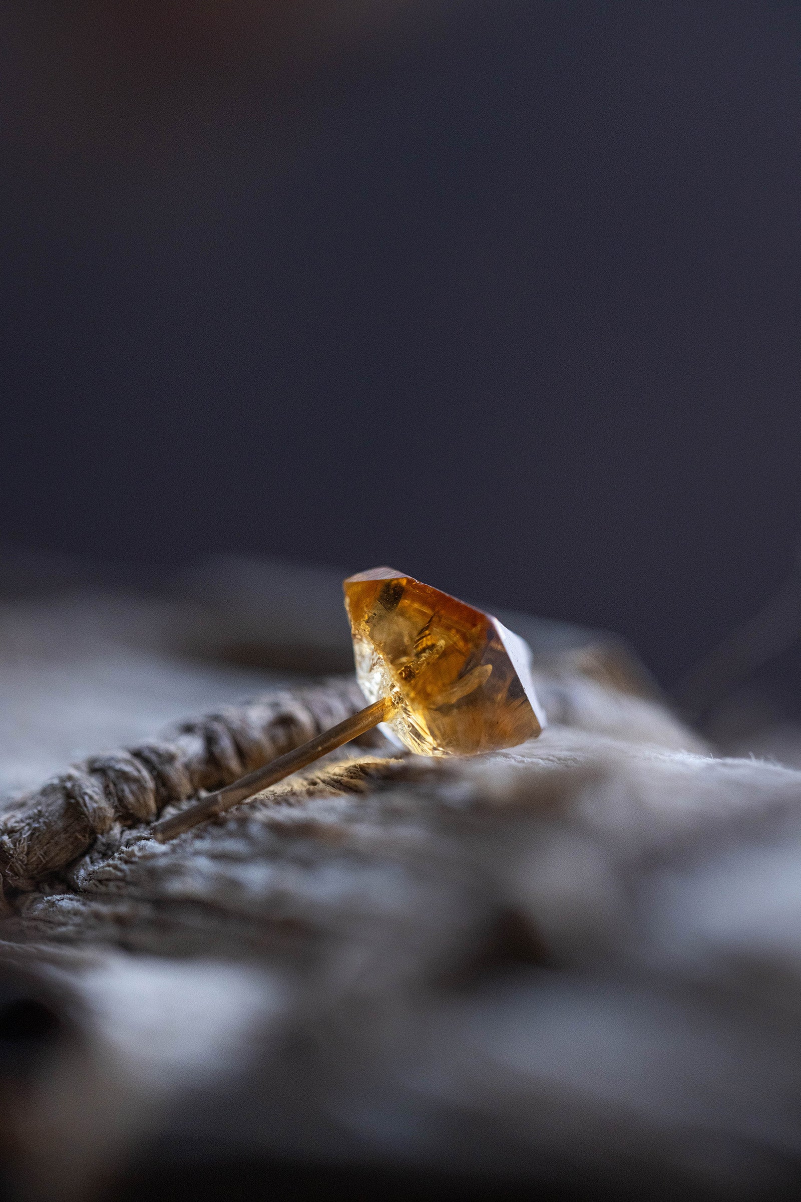 18K citrine  rough stone earring (single)