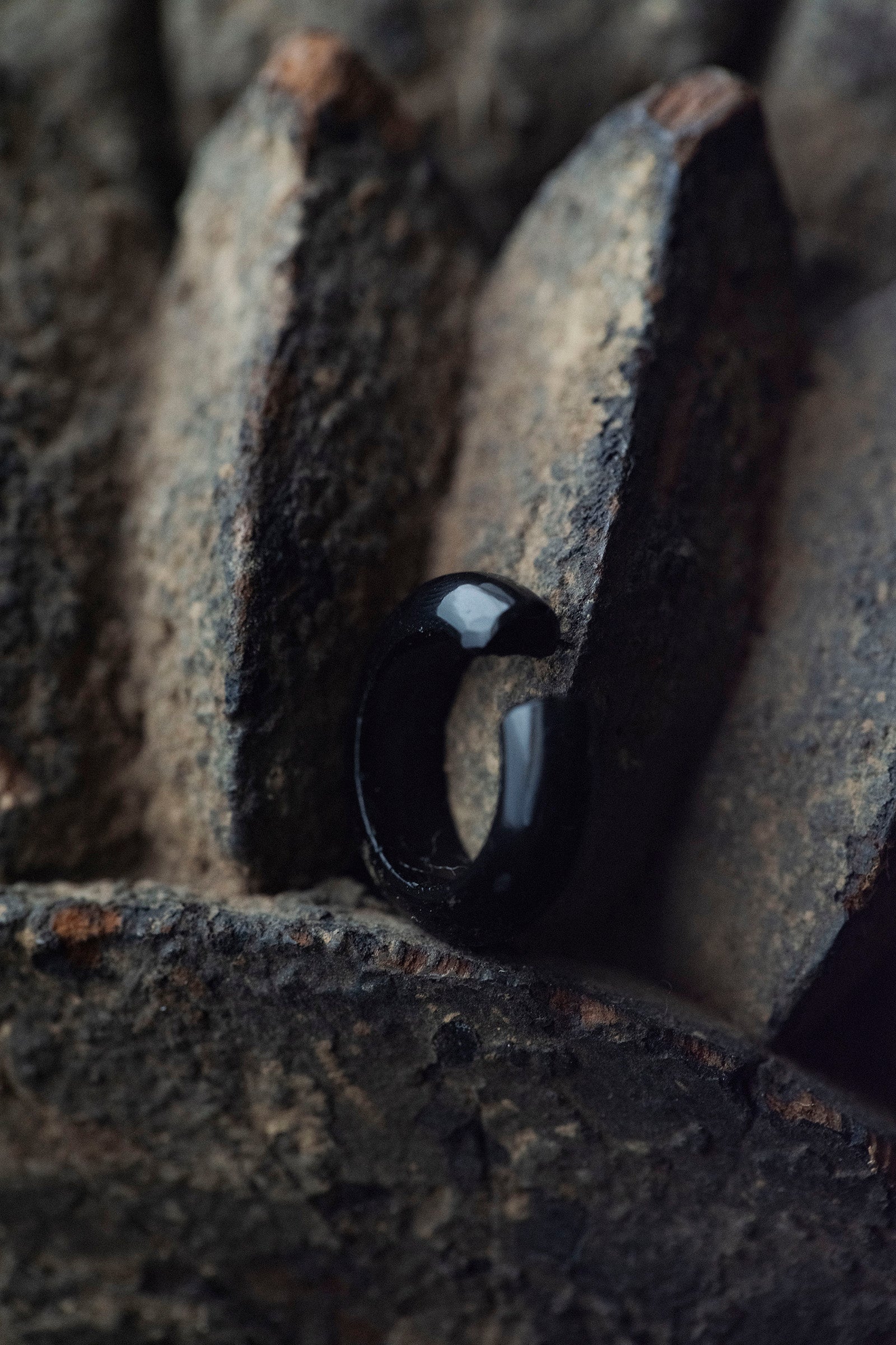 obsidian ear cuff  (single)