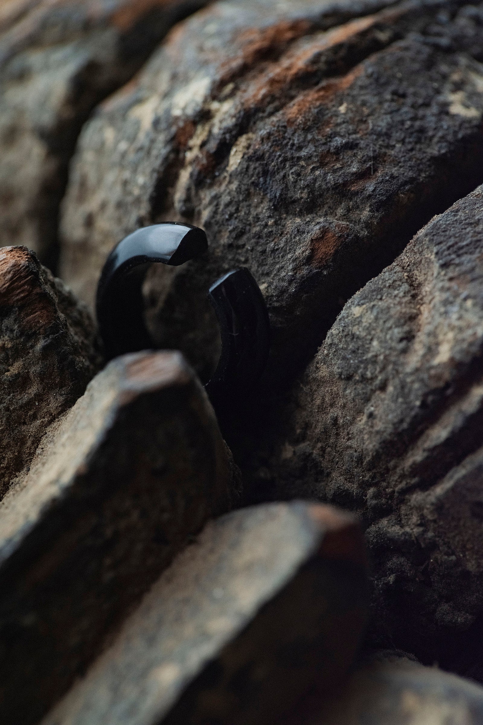 obsidian ear cuff  (single)