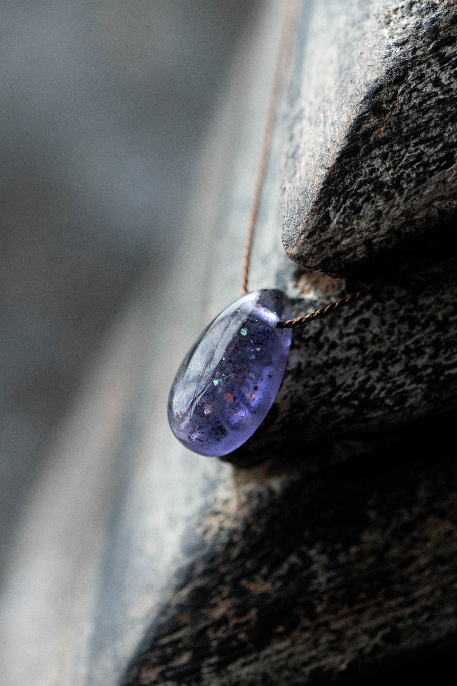 silk cord necklace ( Iolite Sunstone )