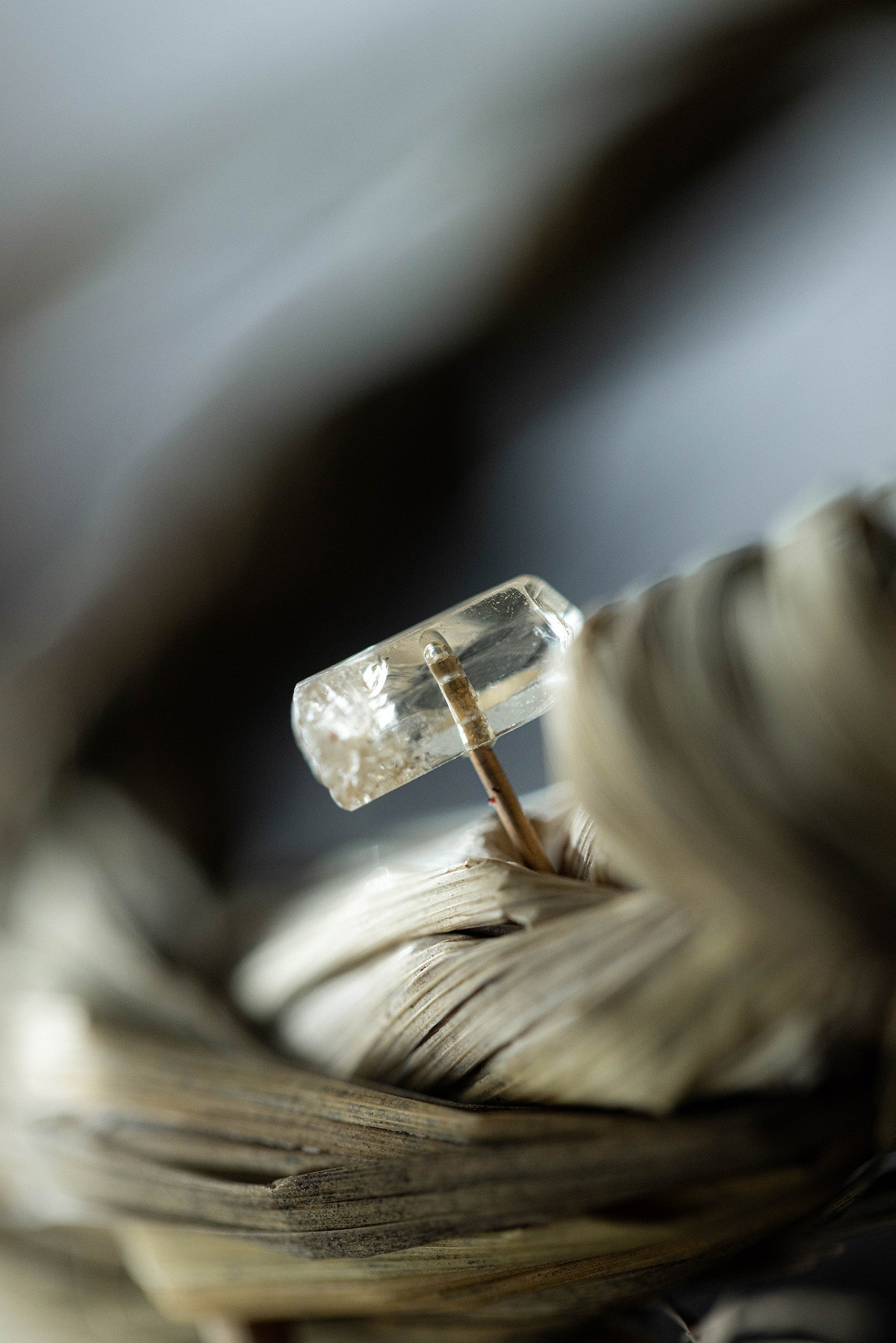 18K topaz  rough stone earring (single)