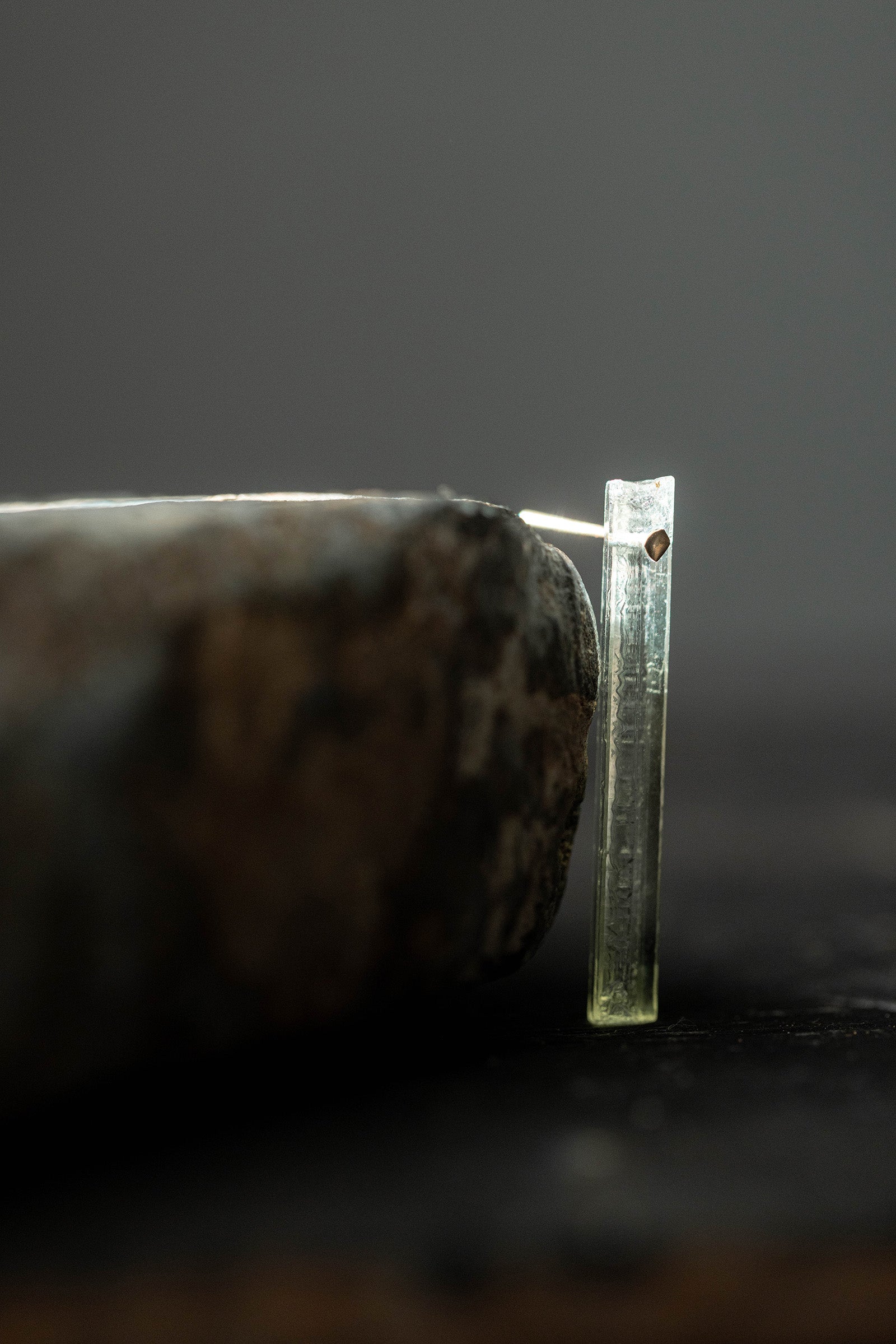 18K aquamarine rough stone earring (single)