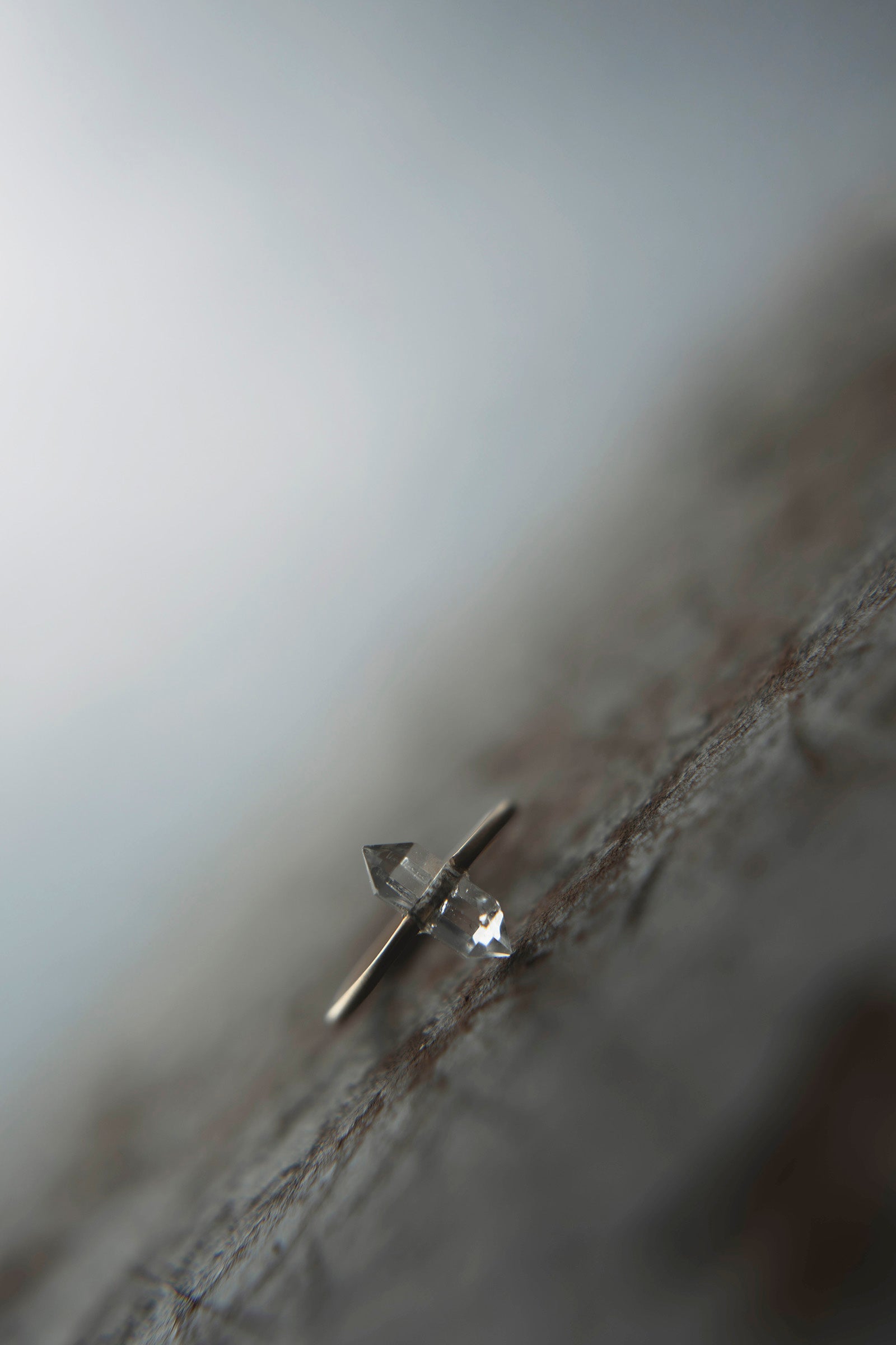 18K 1mm herkimer quartz rough stone ring